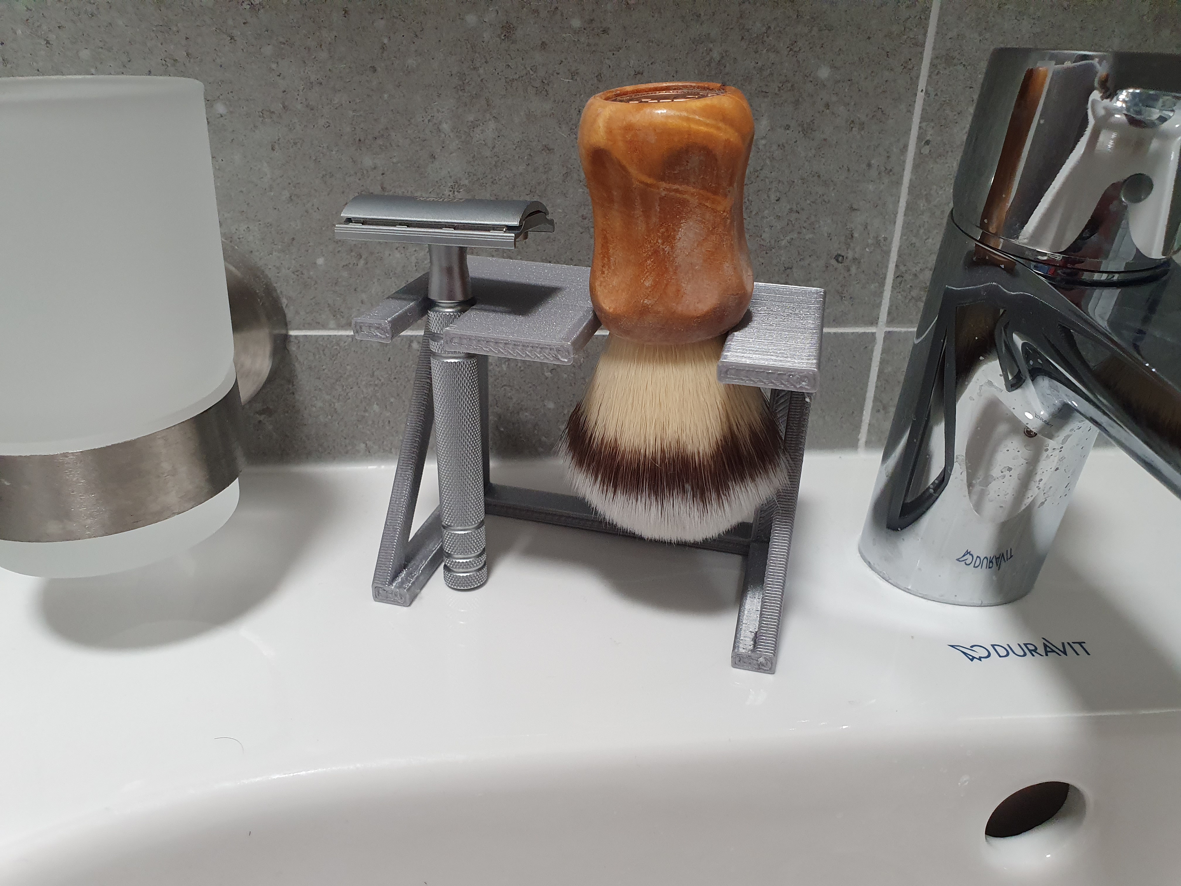 Shaving stand