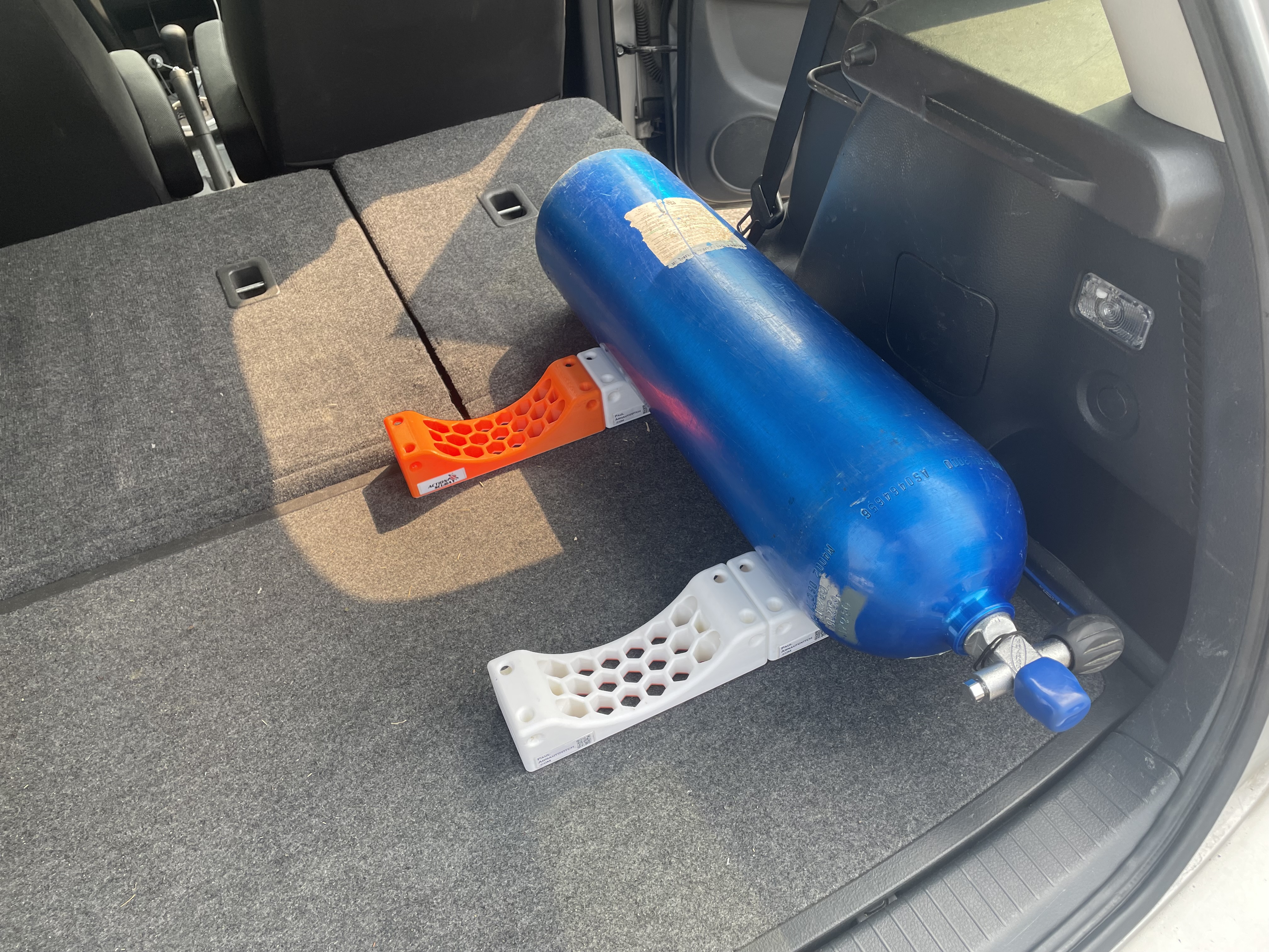 [V2] TankLink: Your Modular Scuba Tank Holder