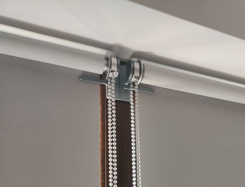 Gapless window roller blinds support