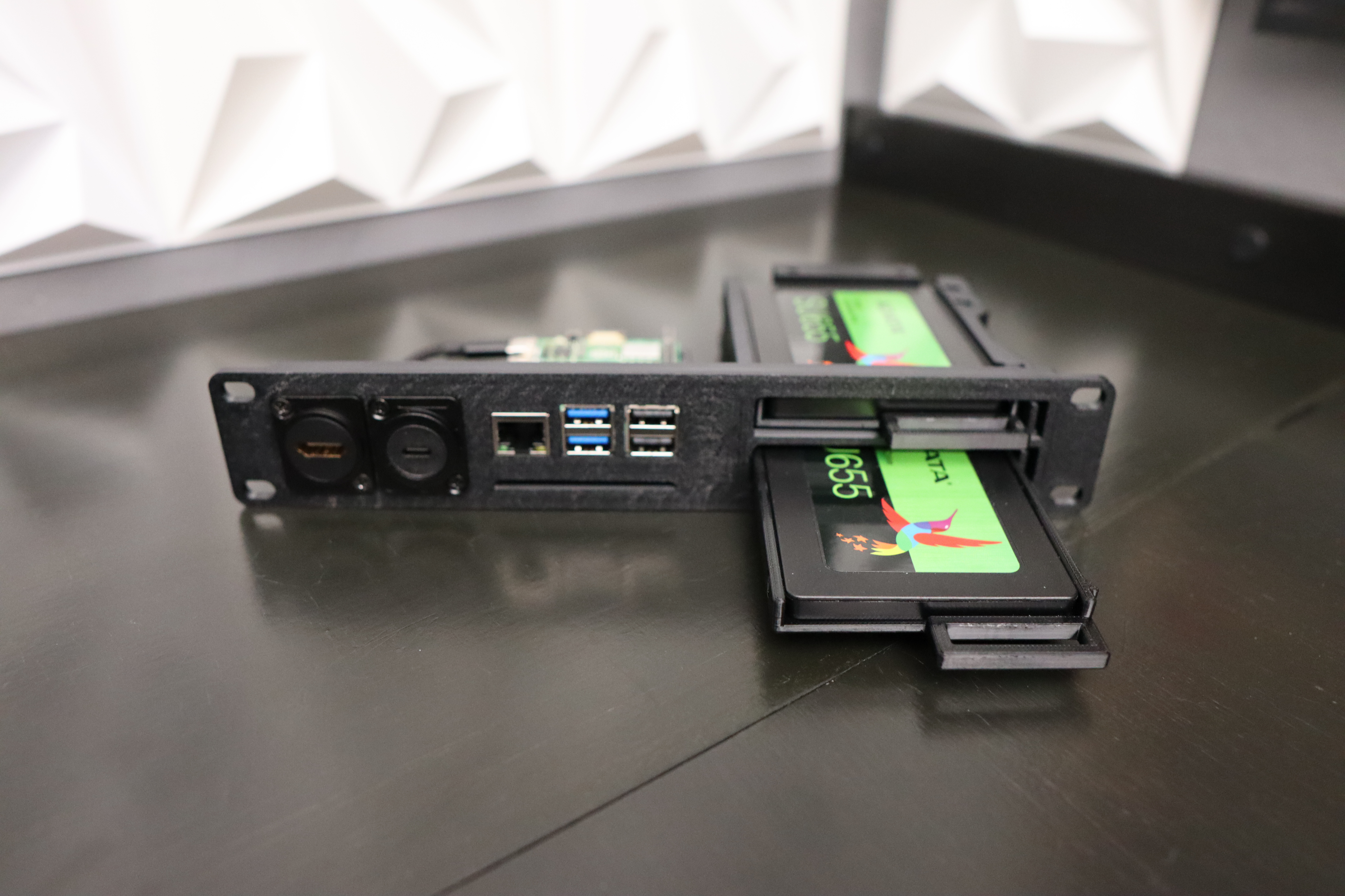Raspberry Pi5 NAS 10-inch server rack plate, 2 hot swap SSD units, HDMI and power connectors