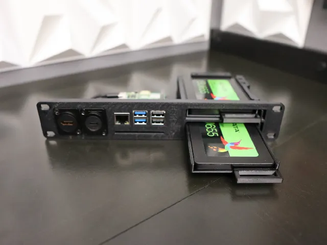 Raspberry Pi5 NAS 10-inch server rack plate, 2 hot swap SSD units, HDMI and power connectors