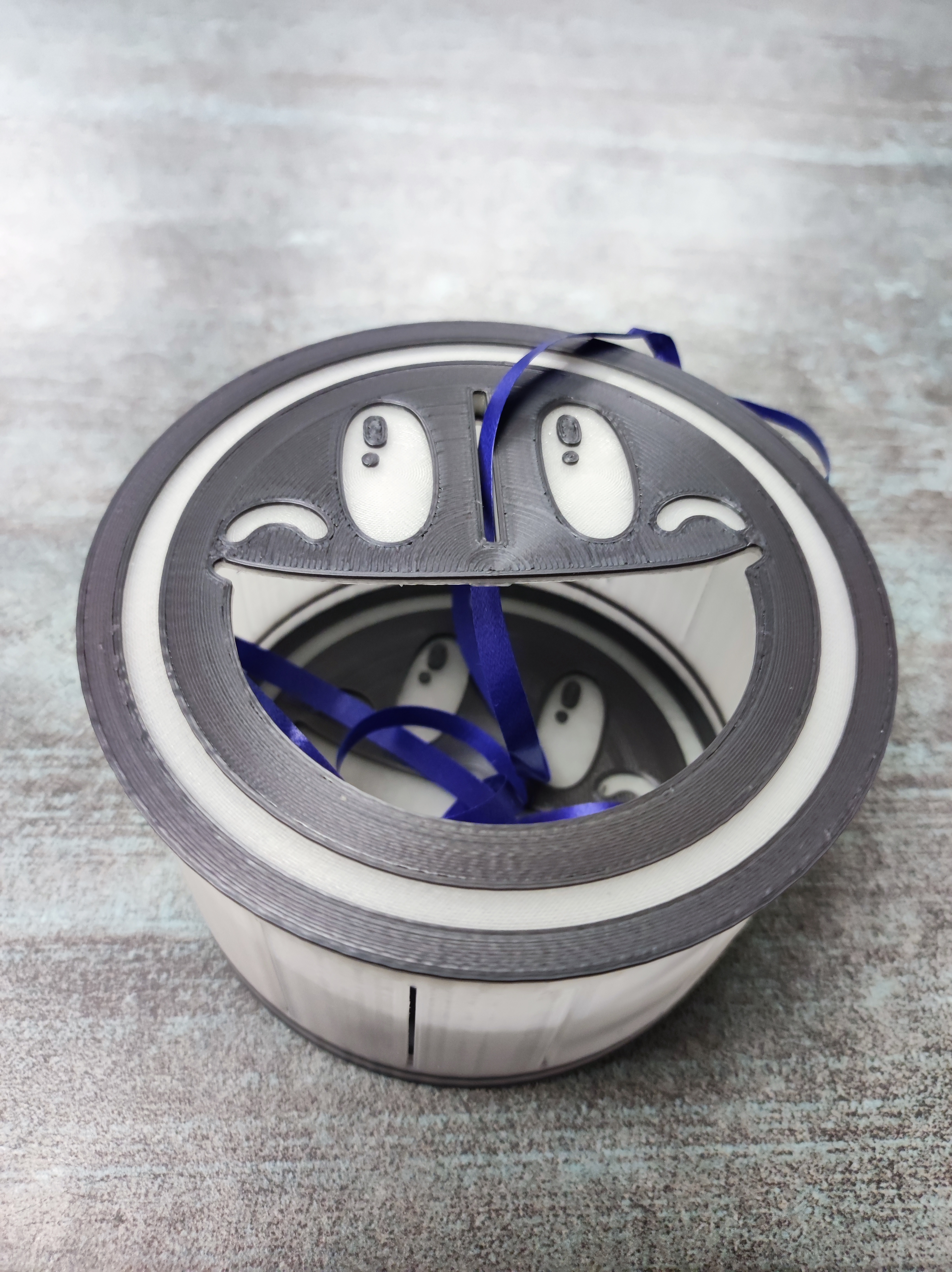 Smile face ribbon box
