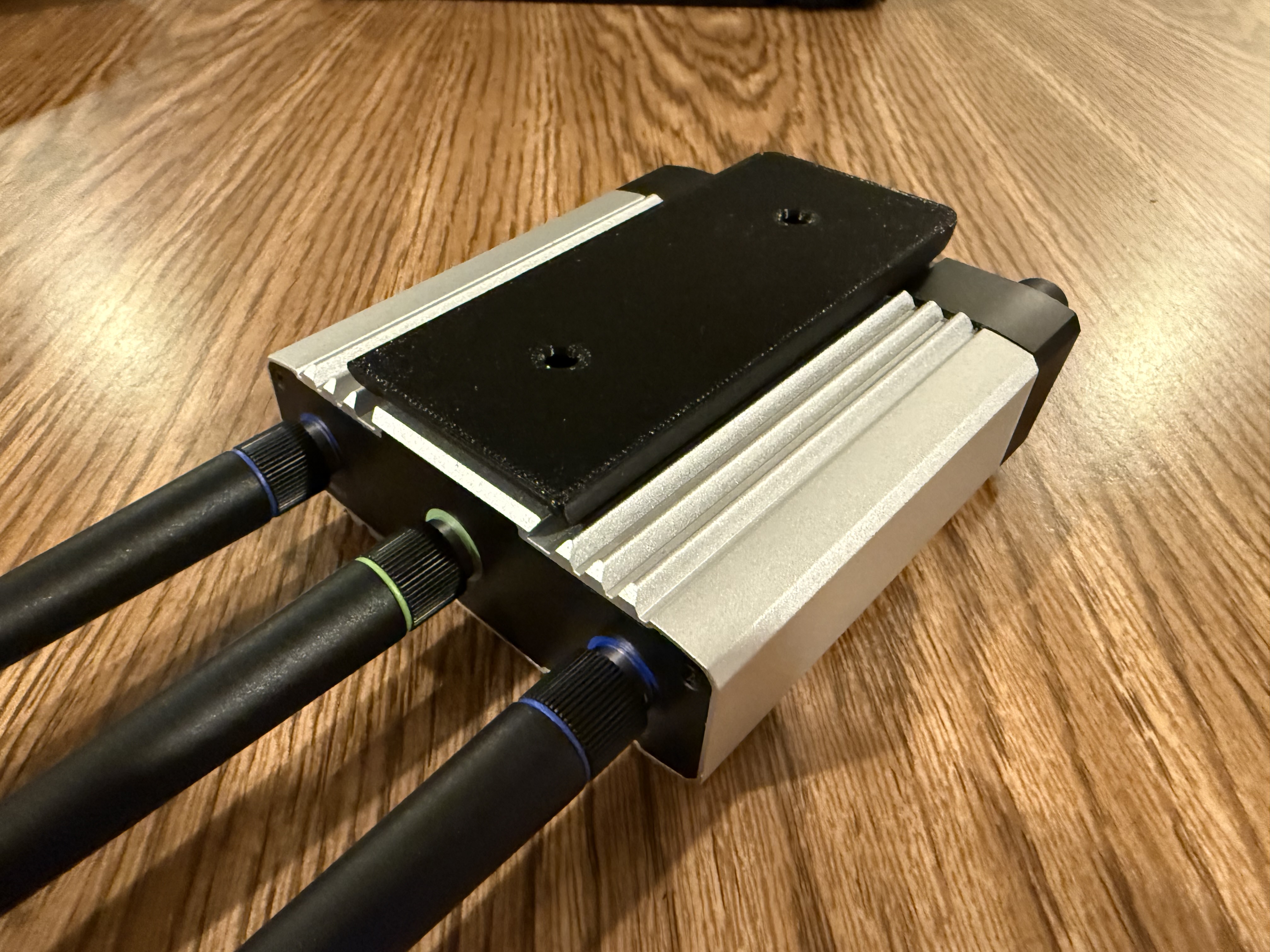 Ubiquiti Mobile Router Industrial (UMR-I) Wall Mount
