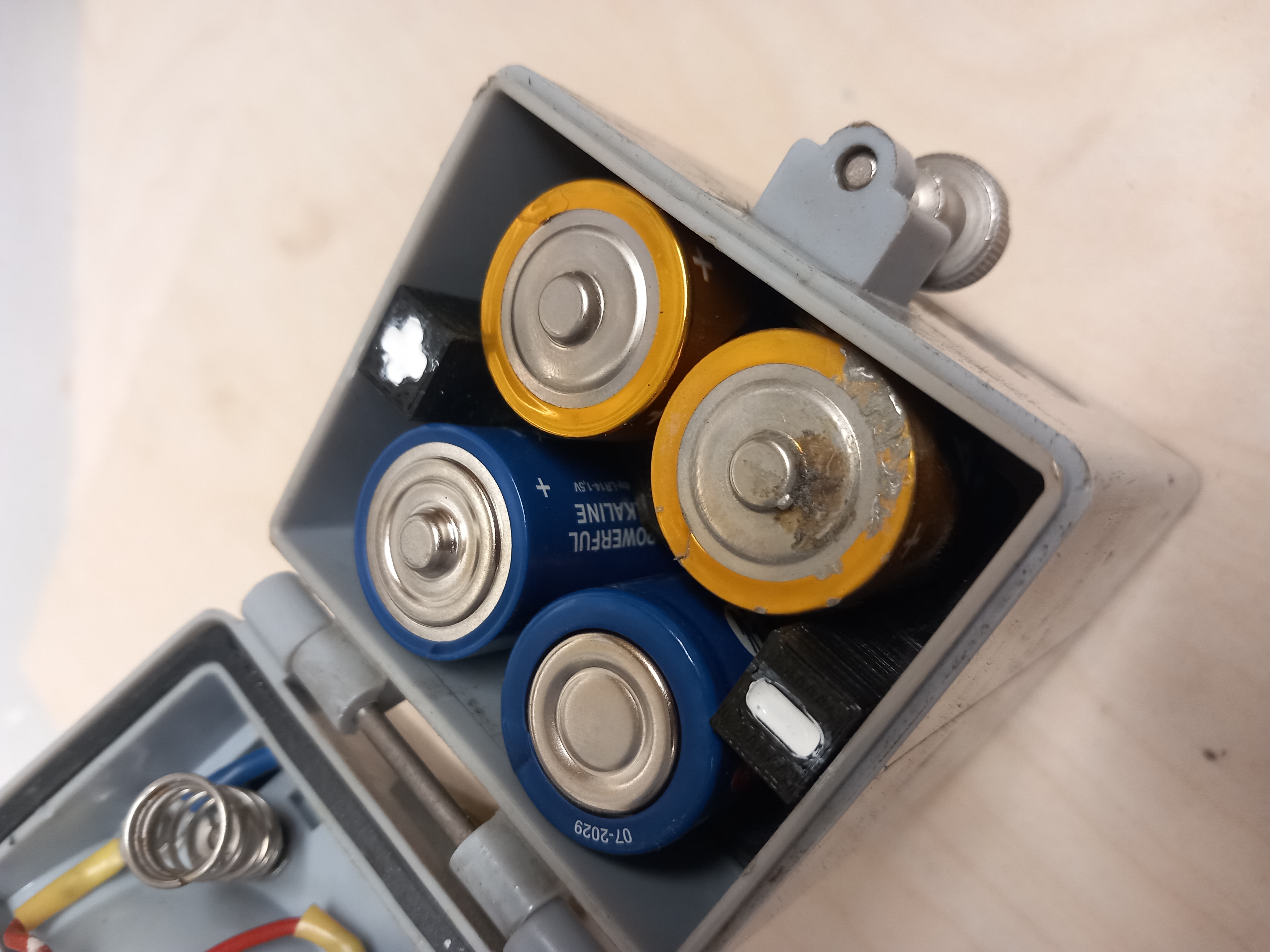 R14 battery insert for German Imperial Railways lamp / R14-Batterie Einsatz für Deutsche Reichsbahn Lampe