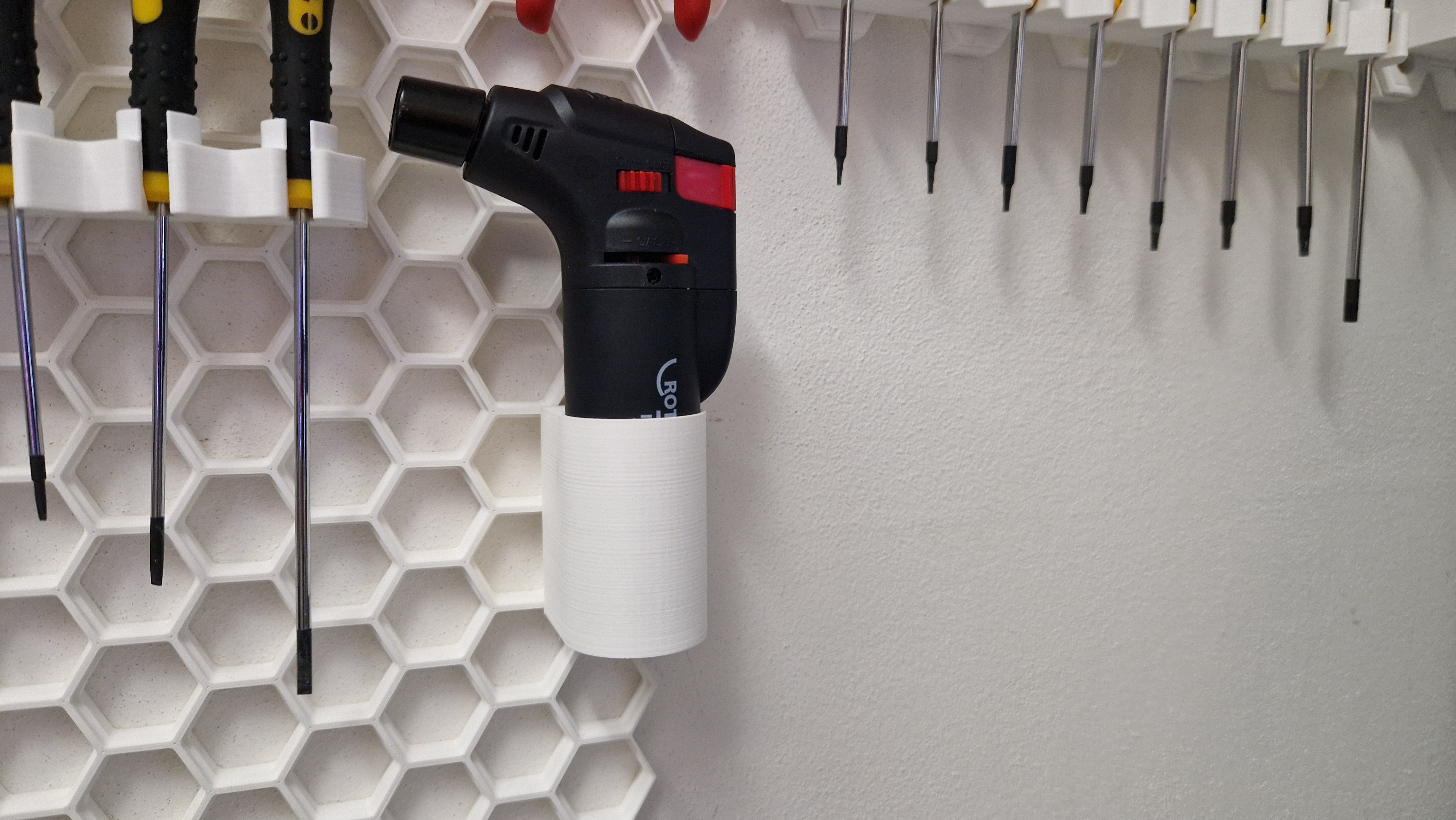 Rothenberg Industrial holder for Honeycomb storage wall