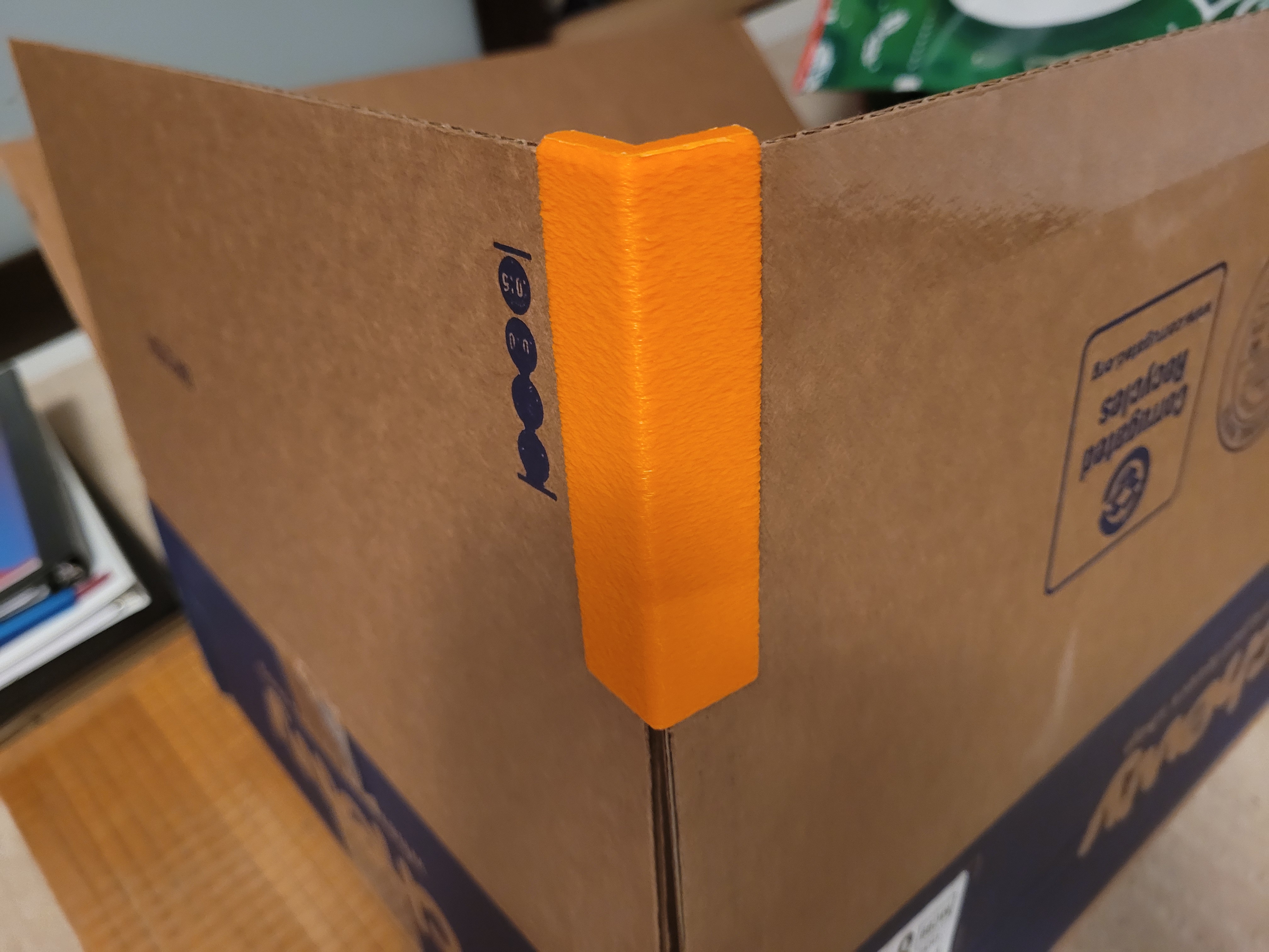 Cardboard box corner connector (2 different widths the larger has a center support) — miniatura 2