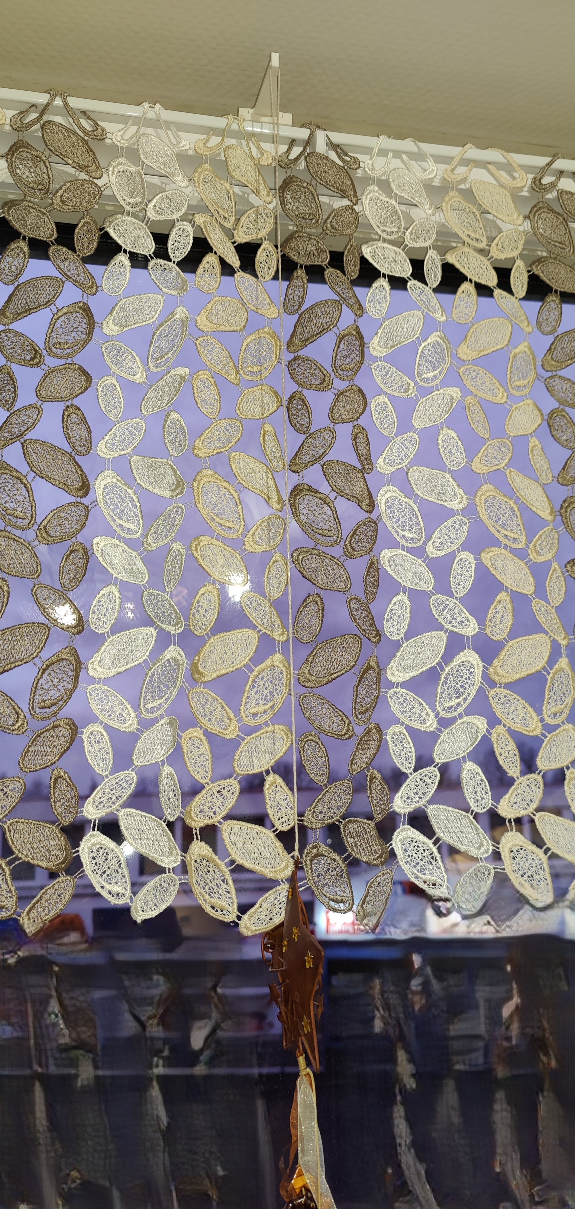 Haken zur Befestigung von Fensterdekorationen/ Hooks for attaching window decorations — thumbnail 2