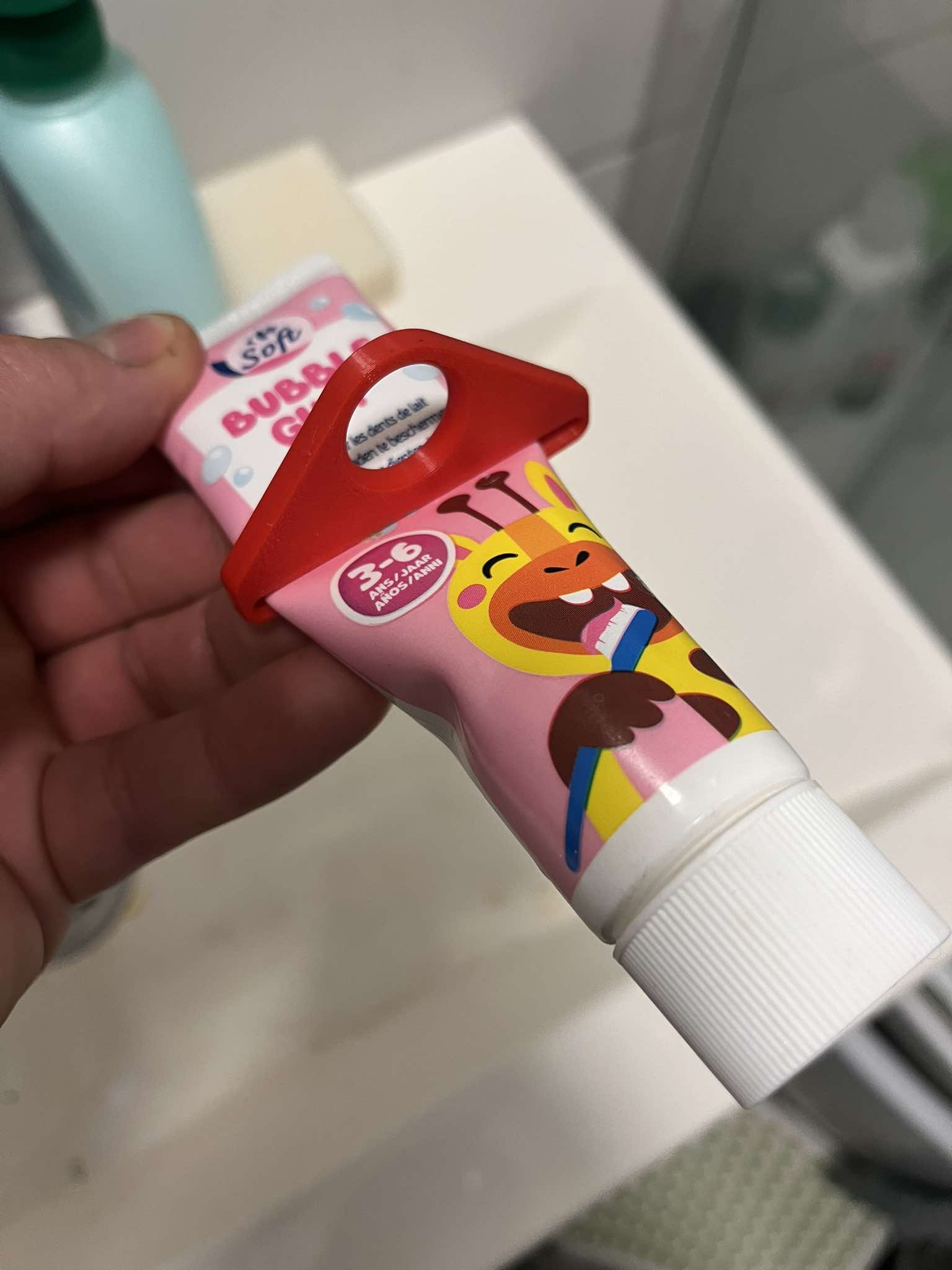 Miniatura 2 do modelo 3D Toothpaste dispenser
