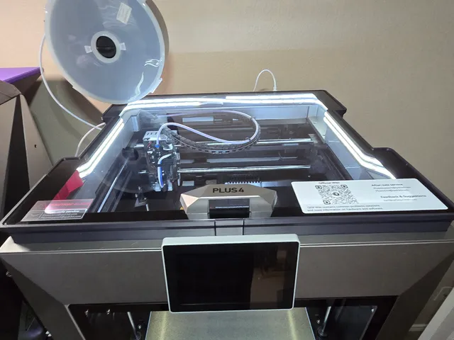 Qidi Plus 4 Lid Riser for Mounting Light Strip
