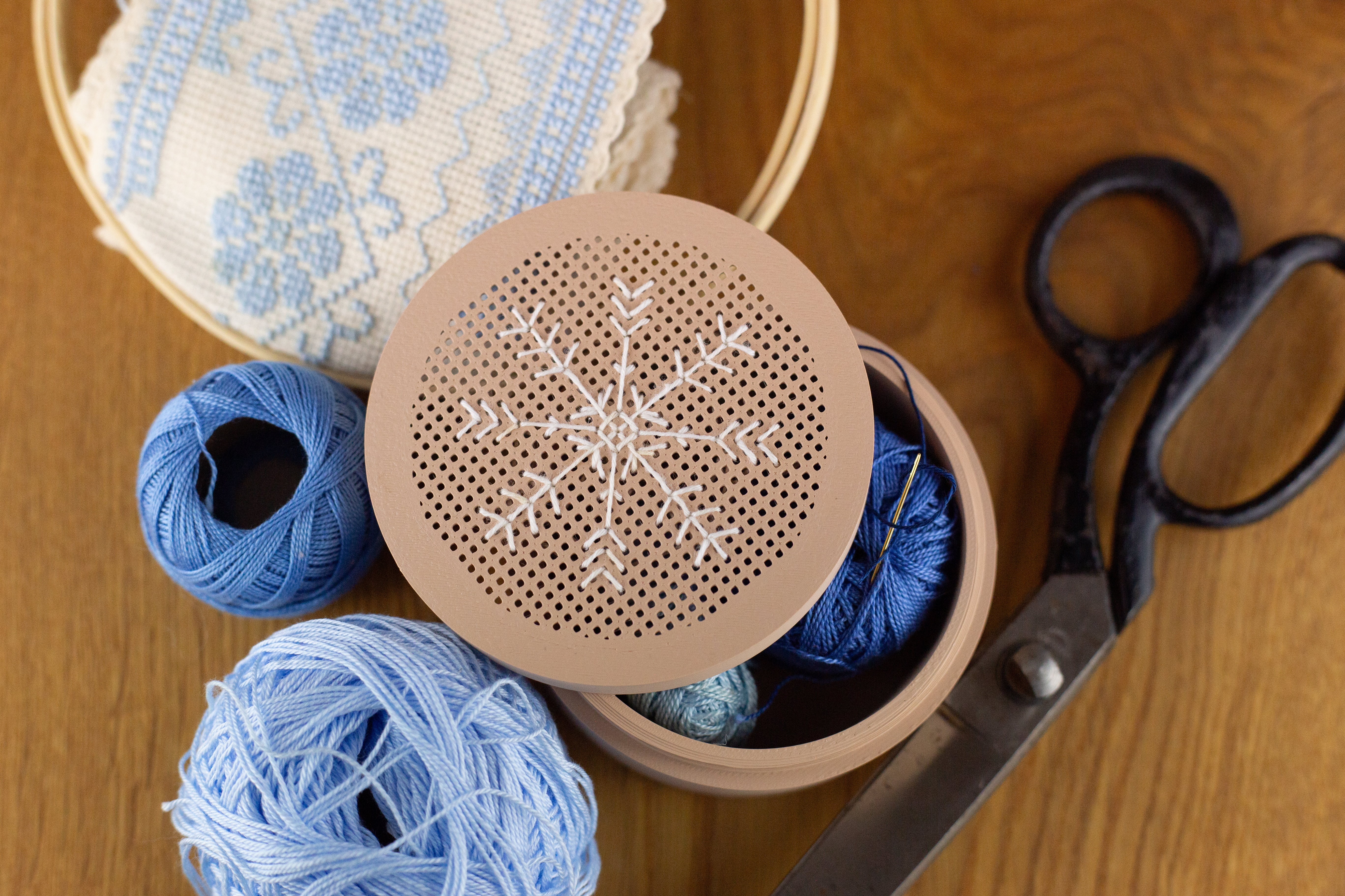 Round Embroidery Box