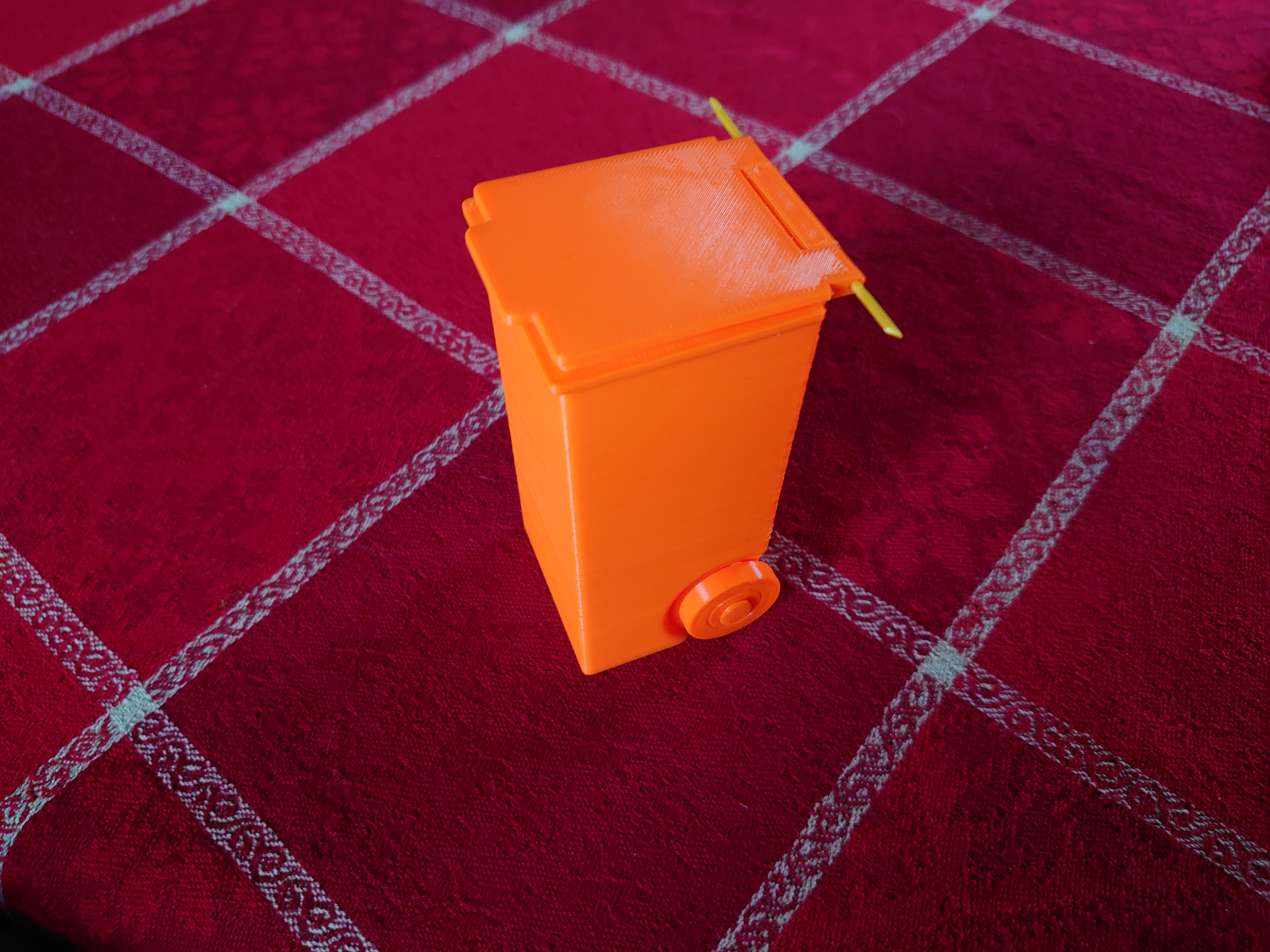 Miniatura 4 do modelo 3D Toy Trash/Garbage Bin