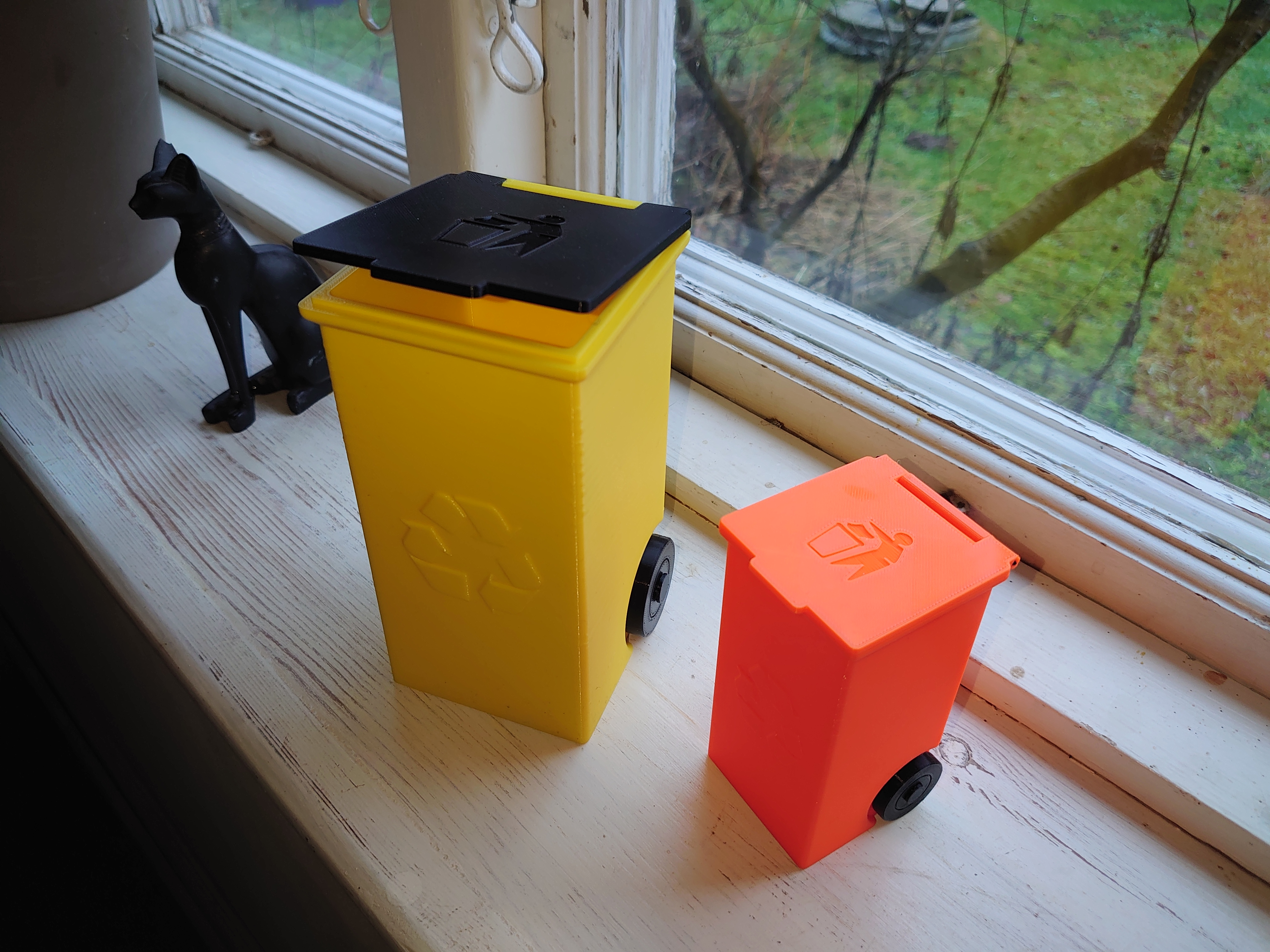 Miniatura 3 do modelo 3D Toy Trash/Garbage Bin