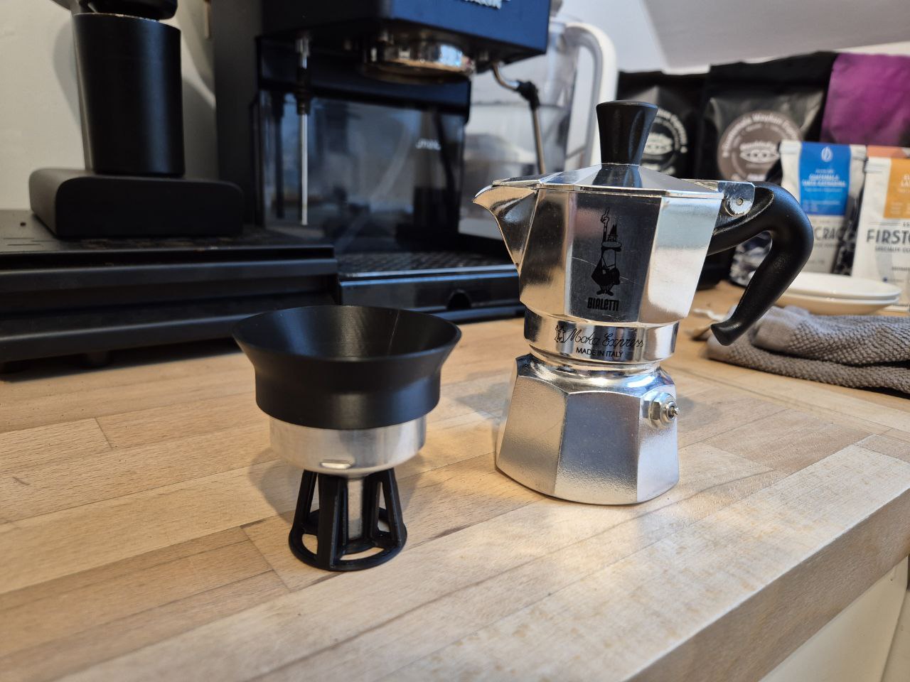 Funnel and Stand for 1 Cup Bialetti Mokka Express — thumbnail 3