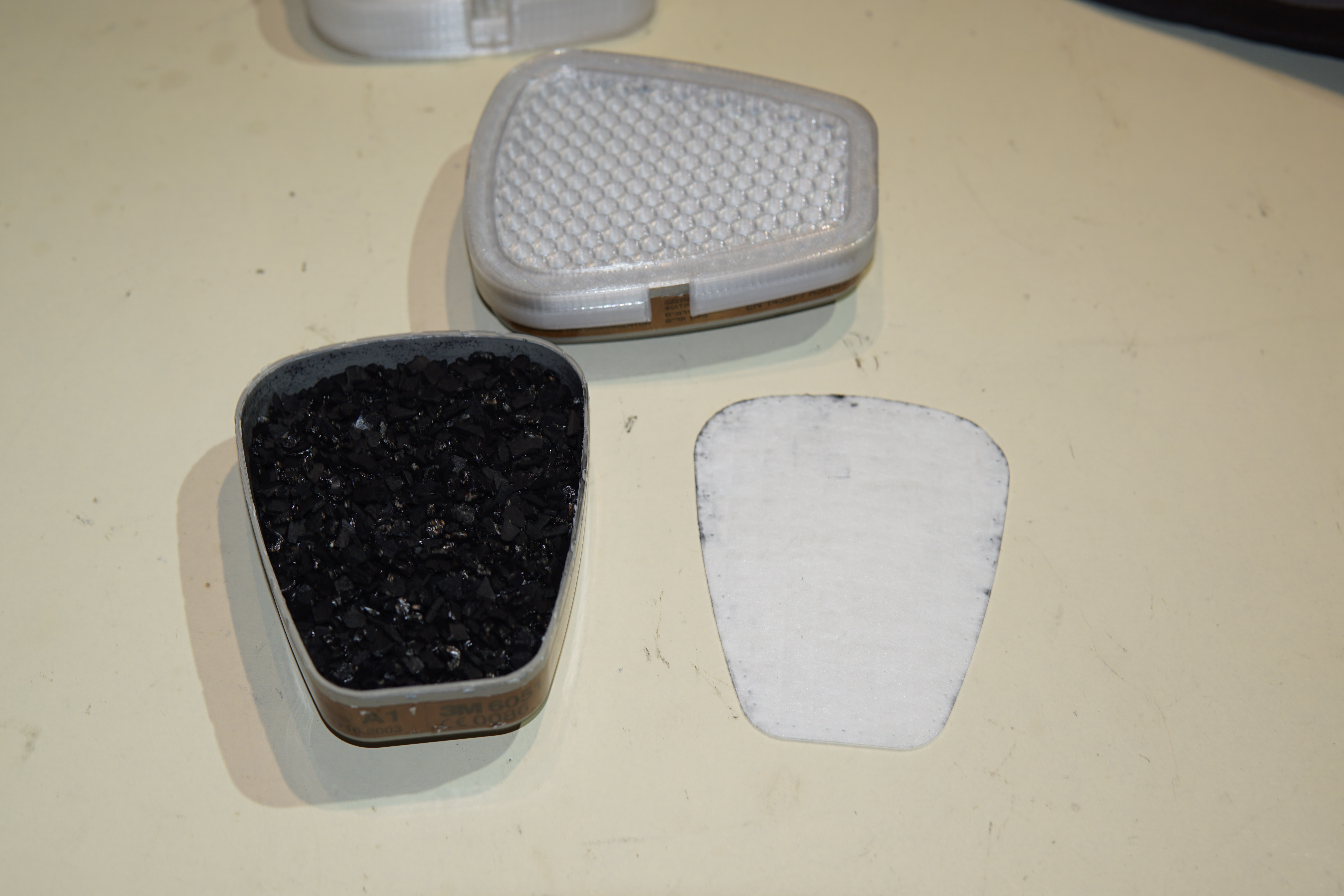 3M filter mask lid