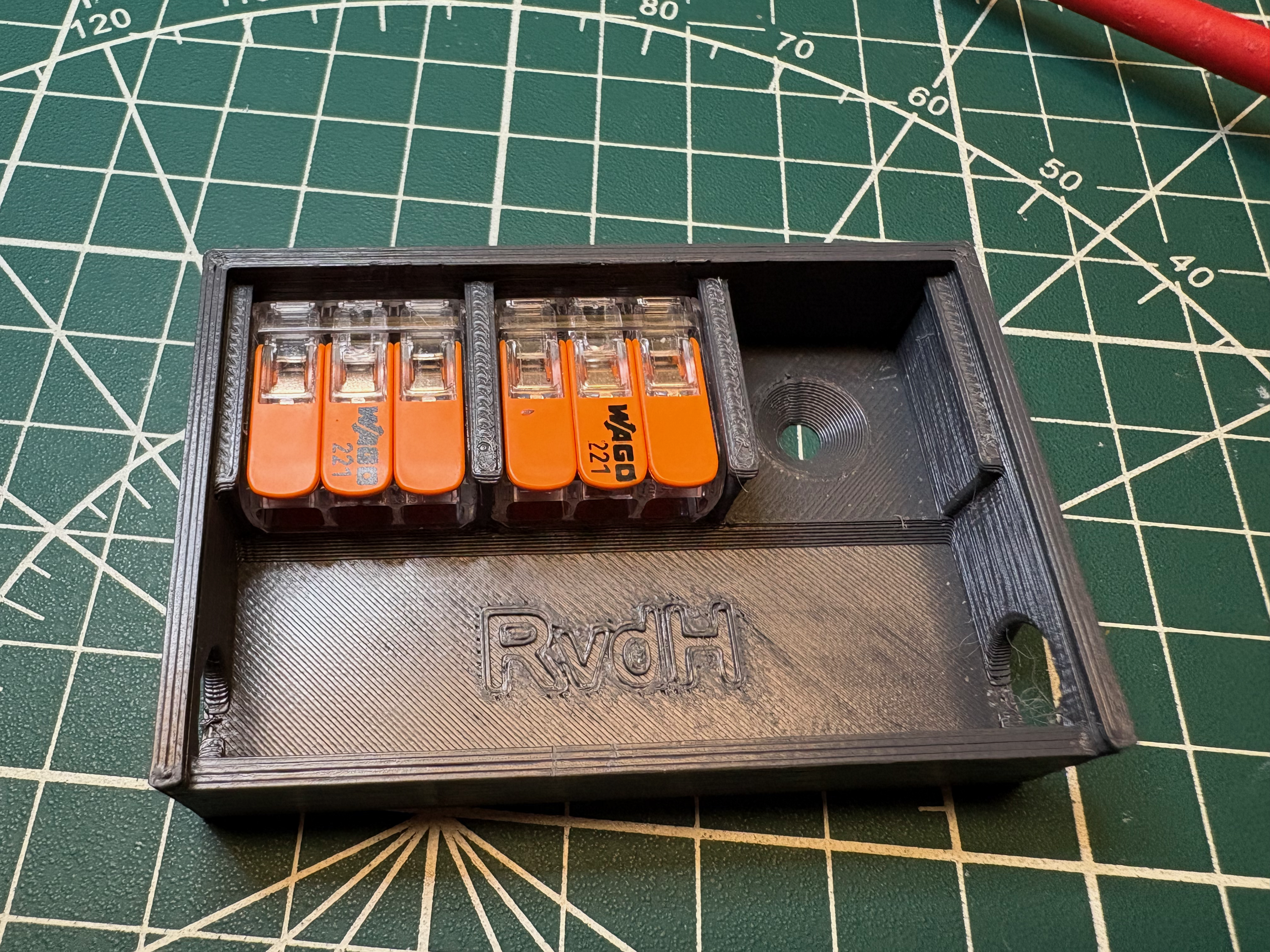 Wago Box 3 x 221 mit seitlicher Kabelführung