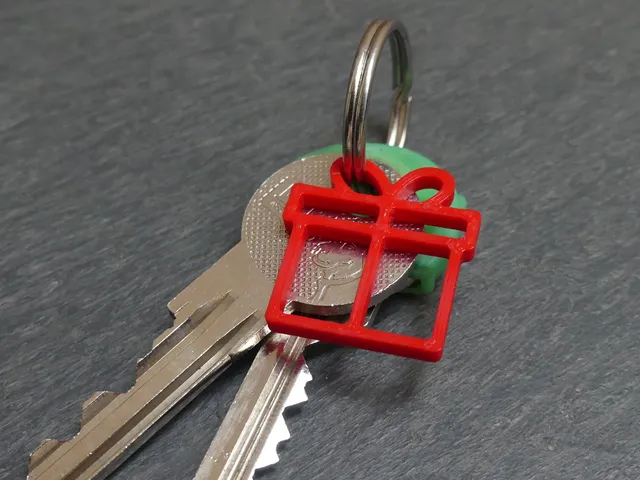 2D Keychain – Gift (Outline)