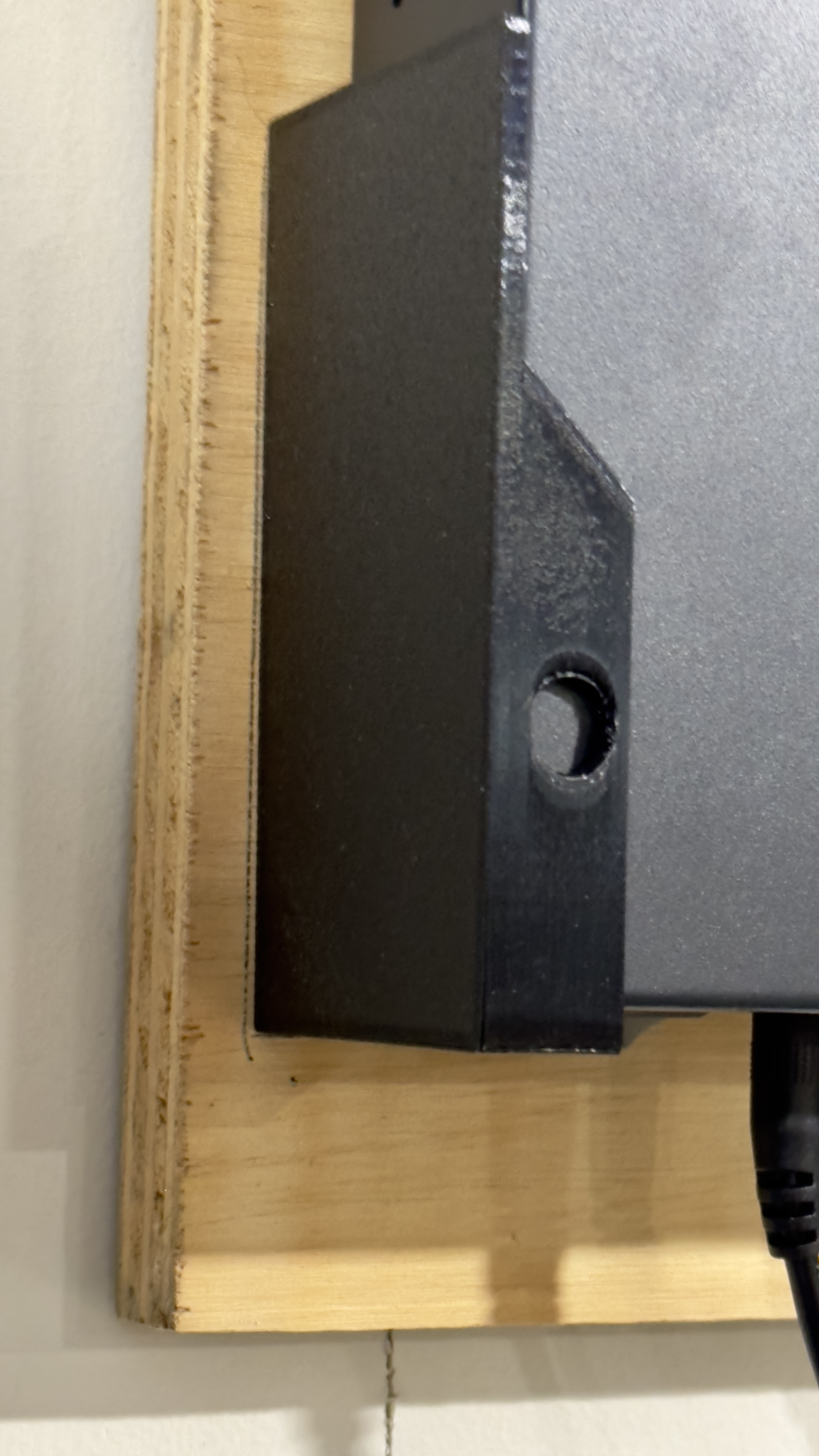 Reolink NVR Recorder Wallmount with screw hole