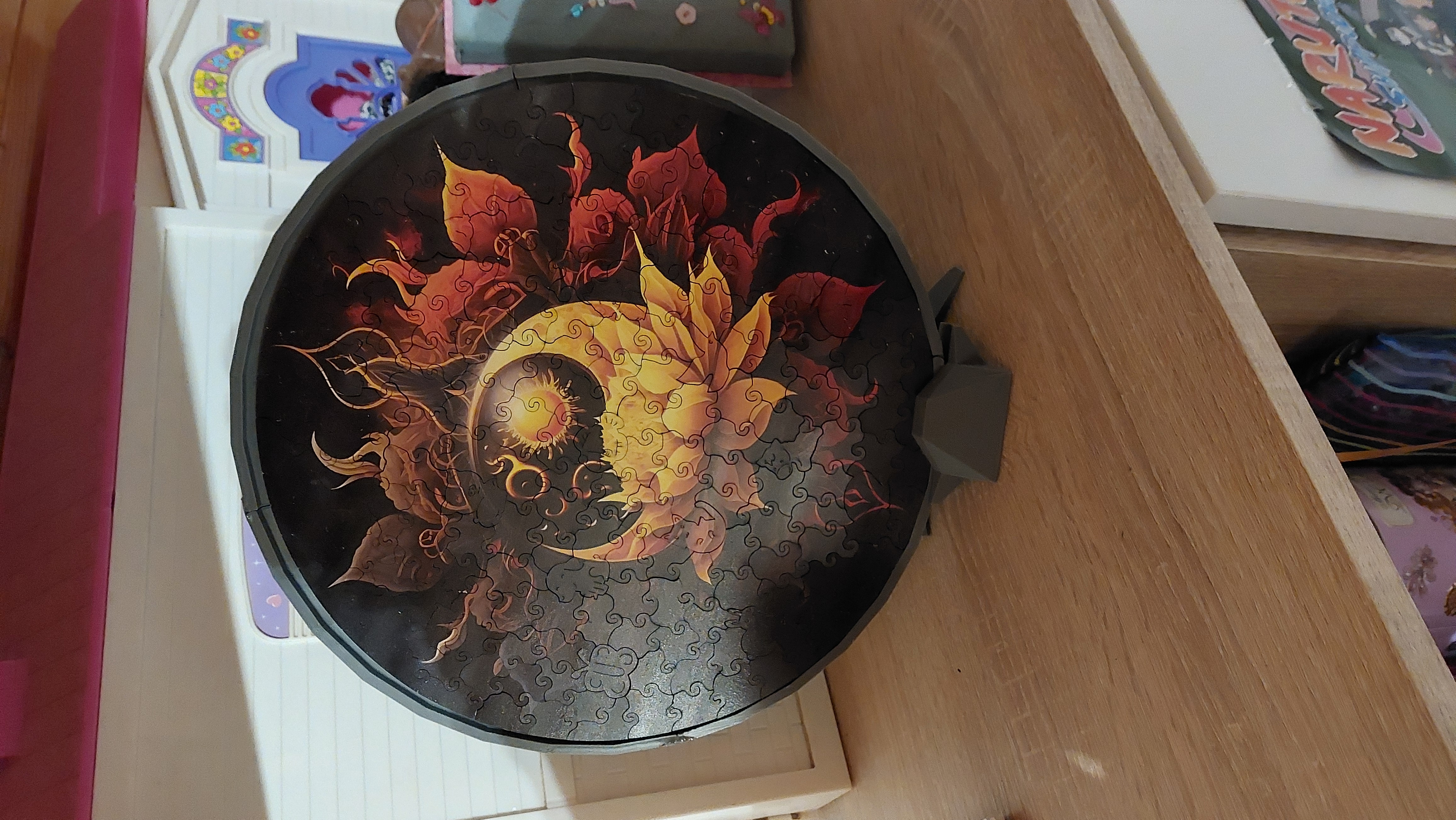 Circular puzzle stand