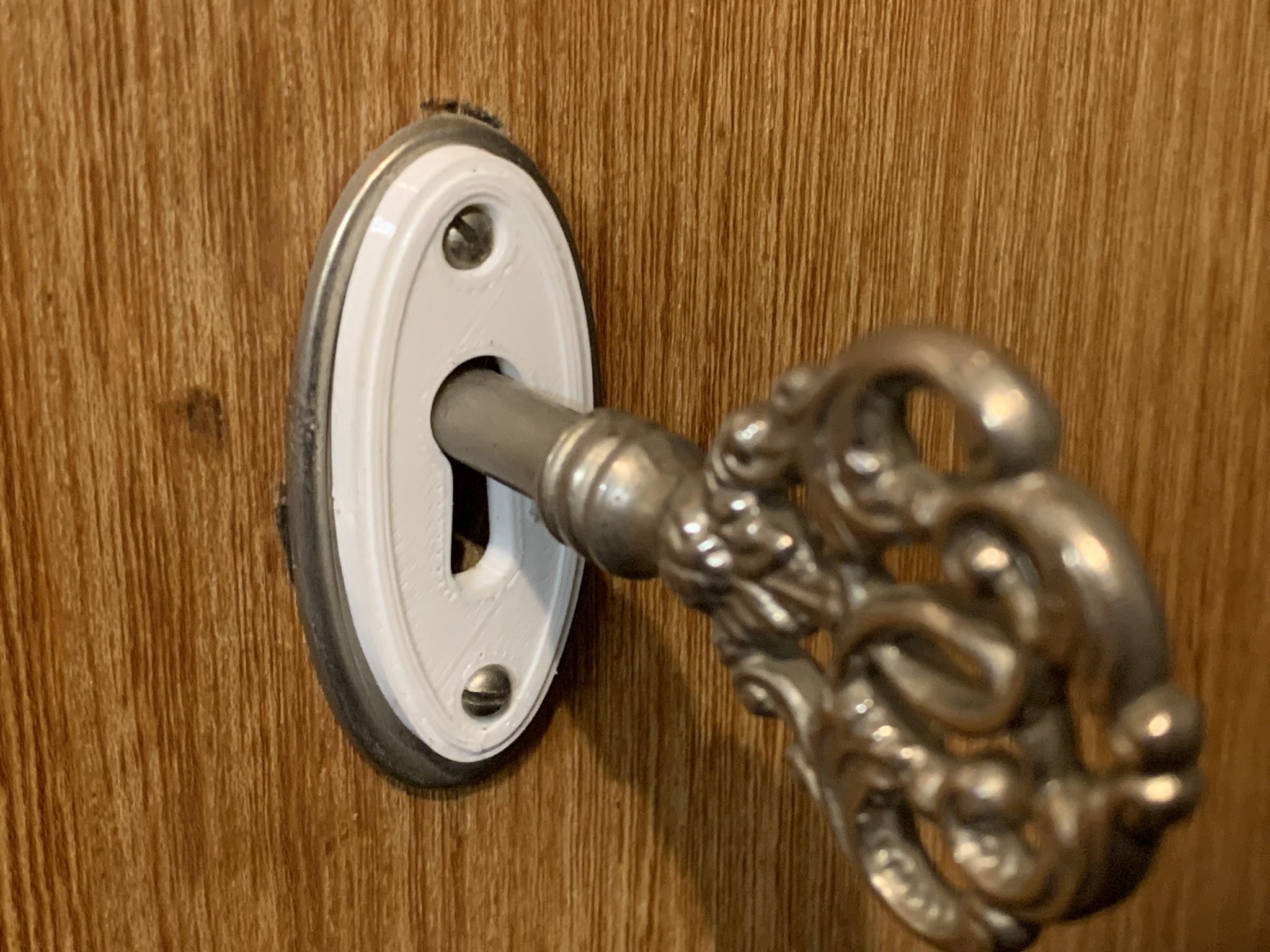 Furniture door-key cover / Schranktüre Schlüsselverkleidung