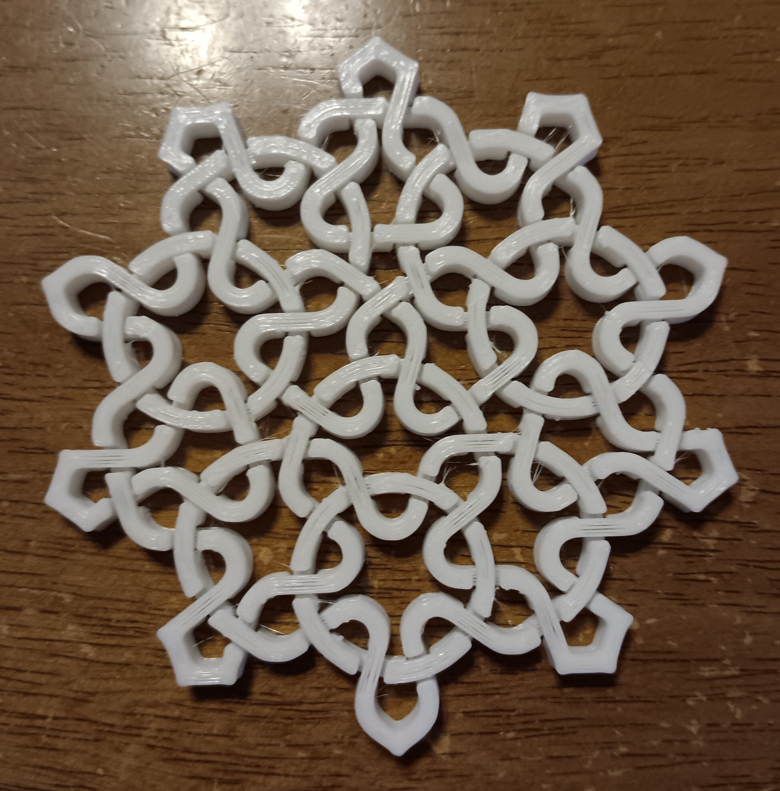 Decorative Penrose tile braid
