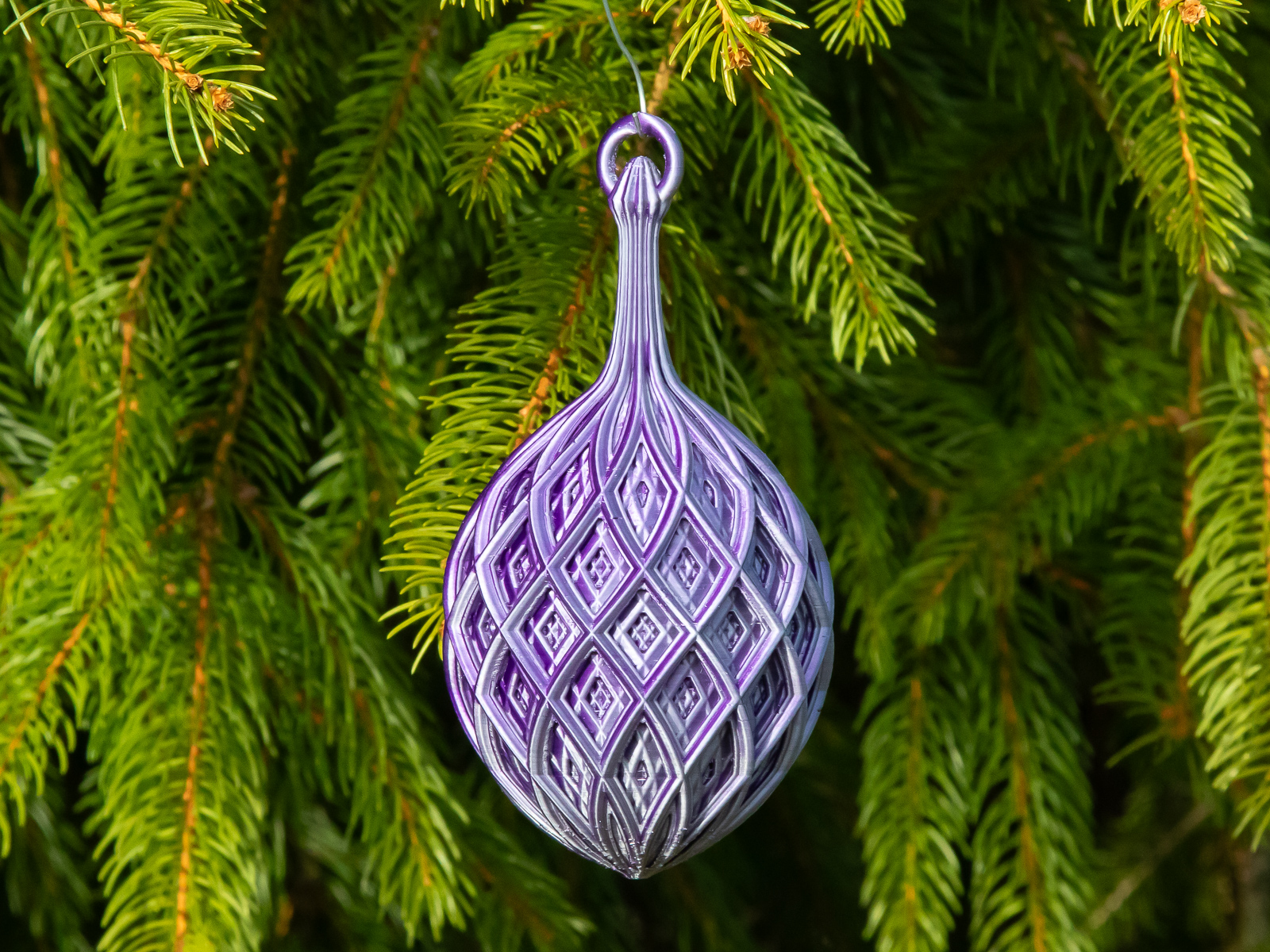 Double Lattice Christmas Bulb 2024