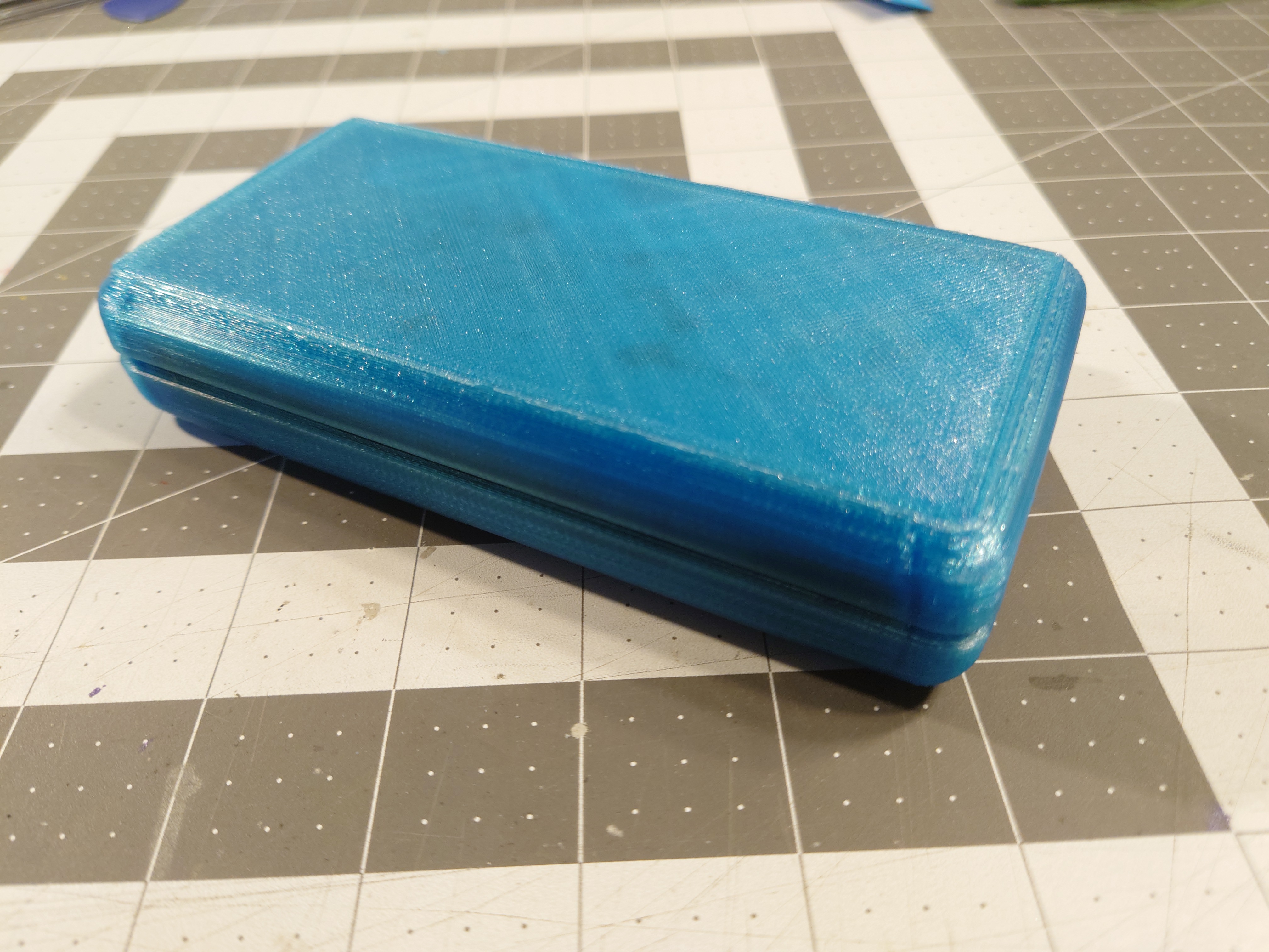 Wide and flat glasses case