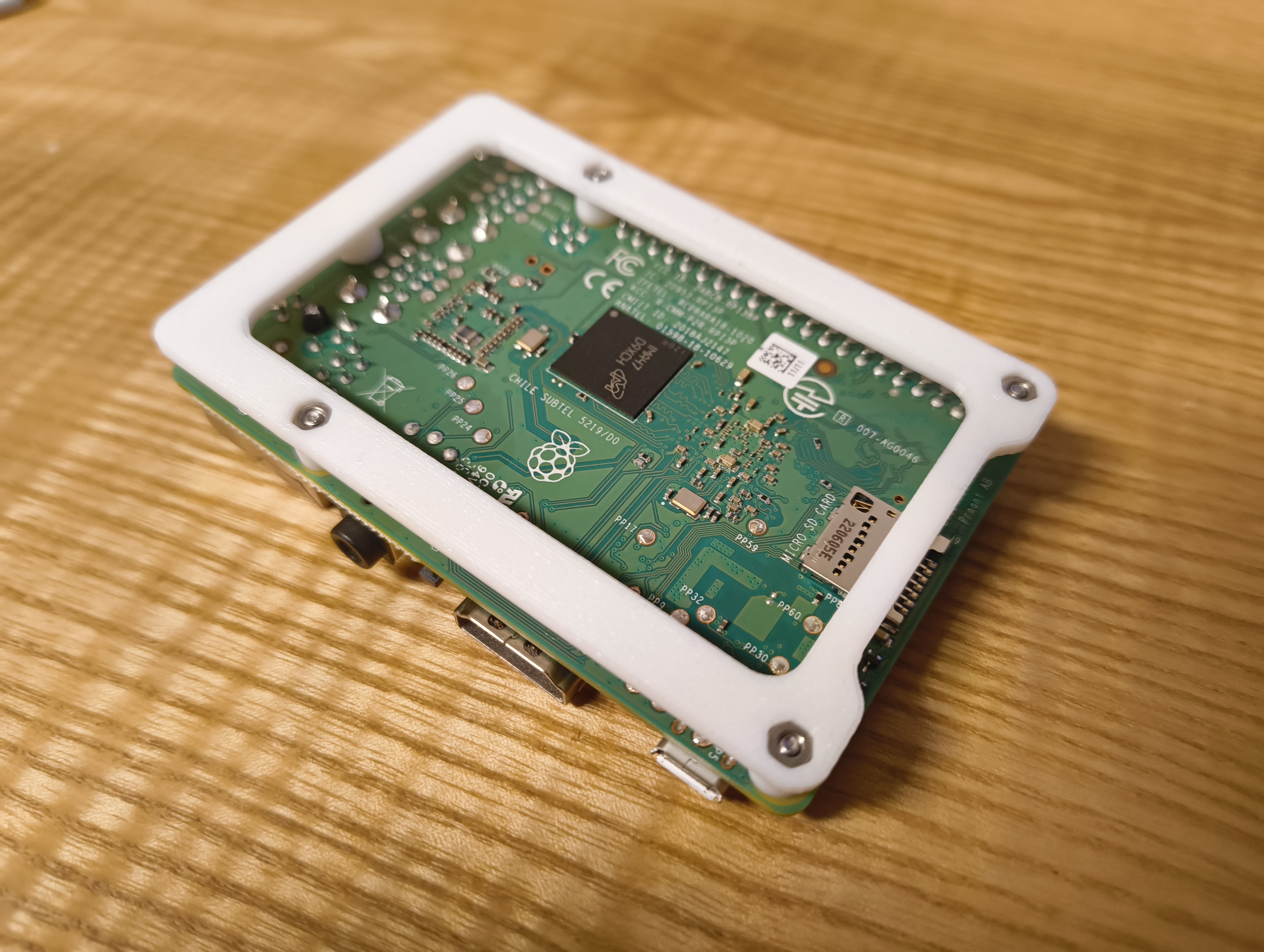 Raspberry Pi Plate for Desk Prototyping