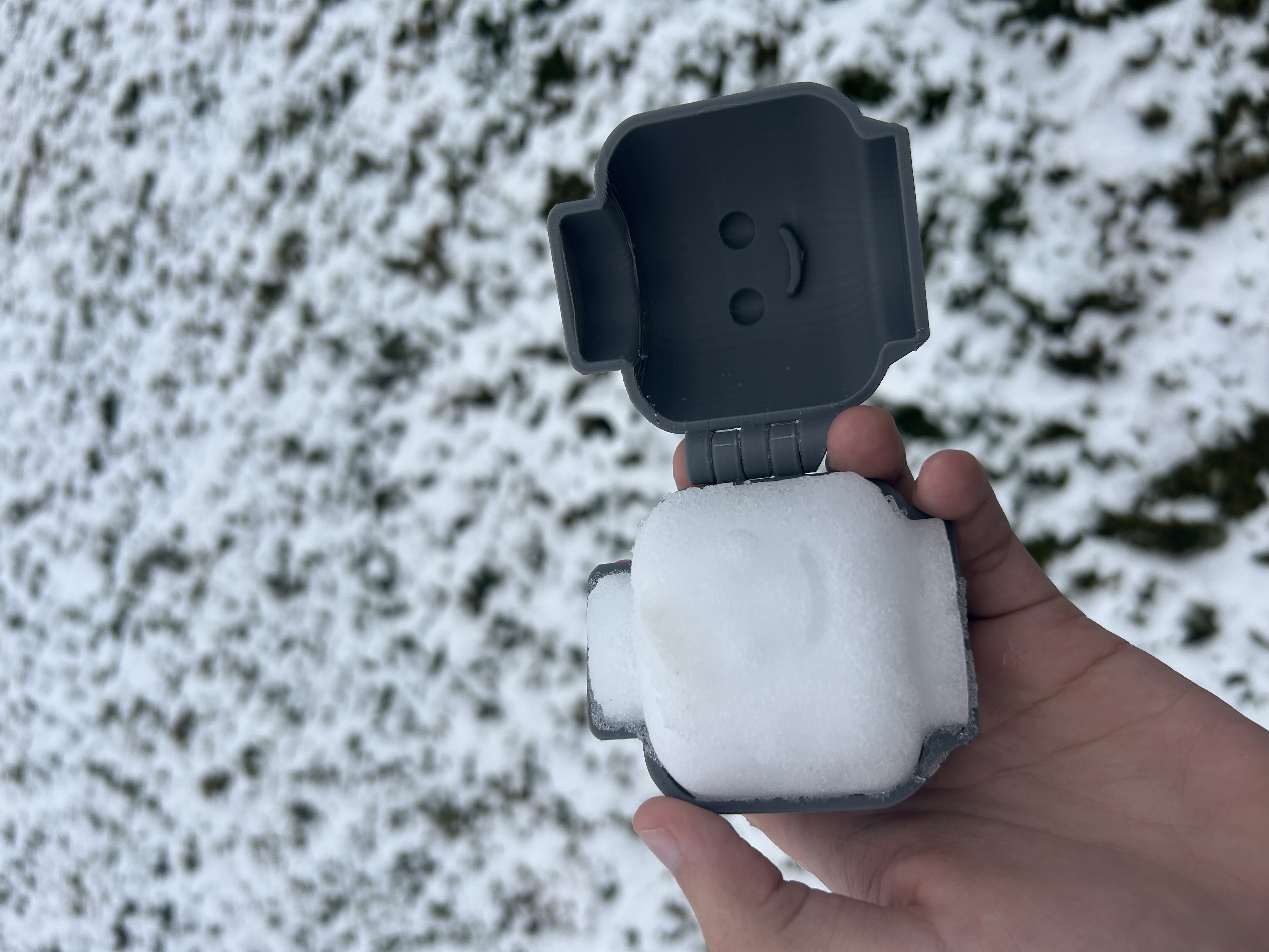Snowball maker Lego head