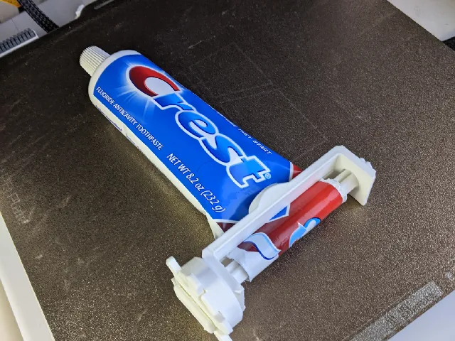 toothpaste squeezer w ratcheting