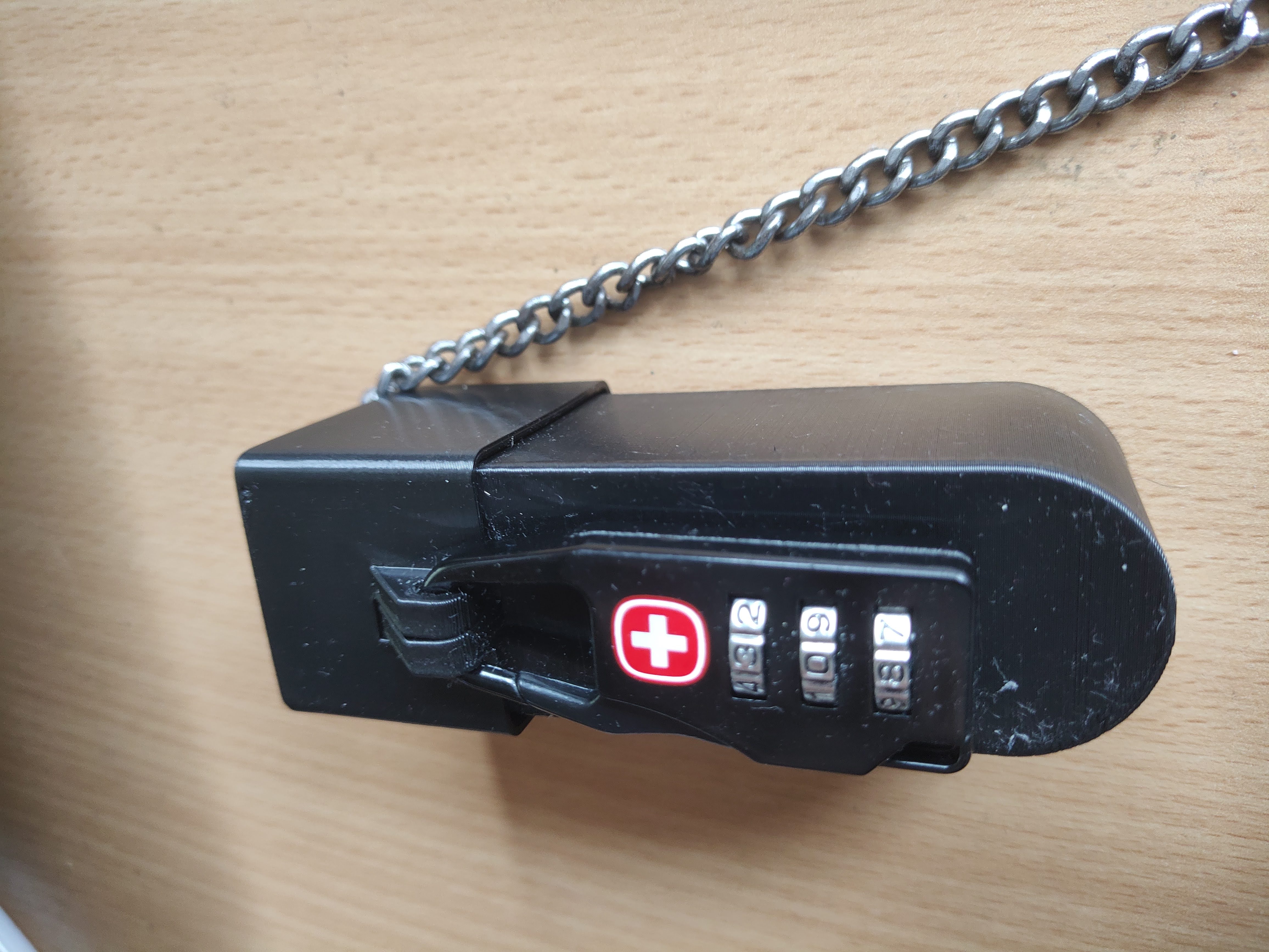 Lockable pocket knife cover
