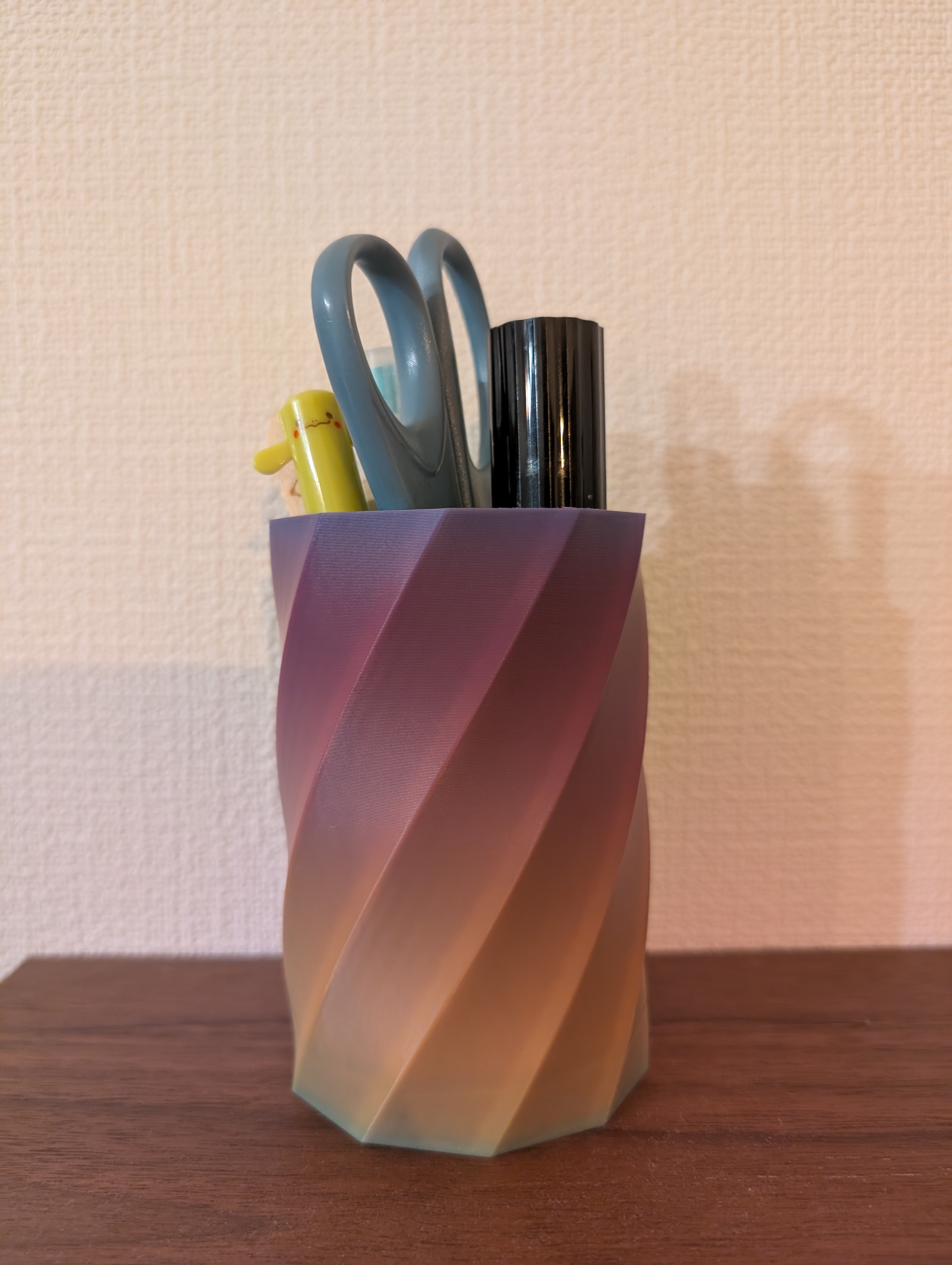 Twisted Pen Holder