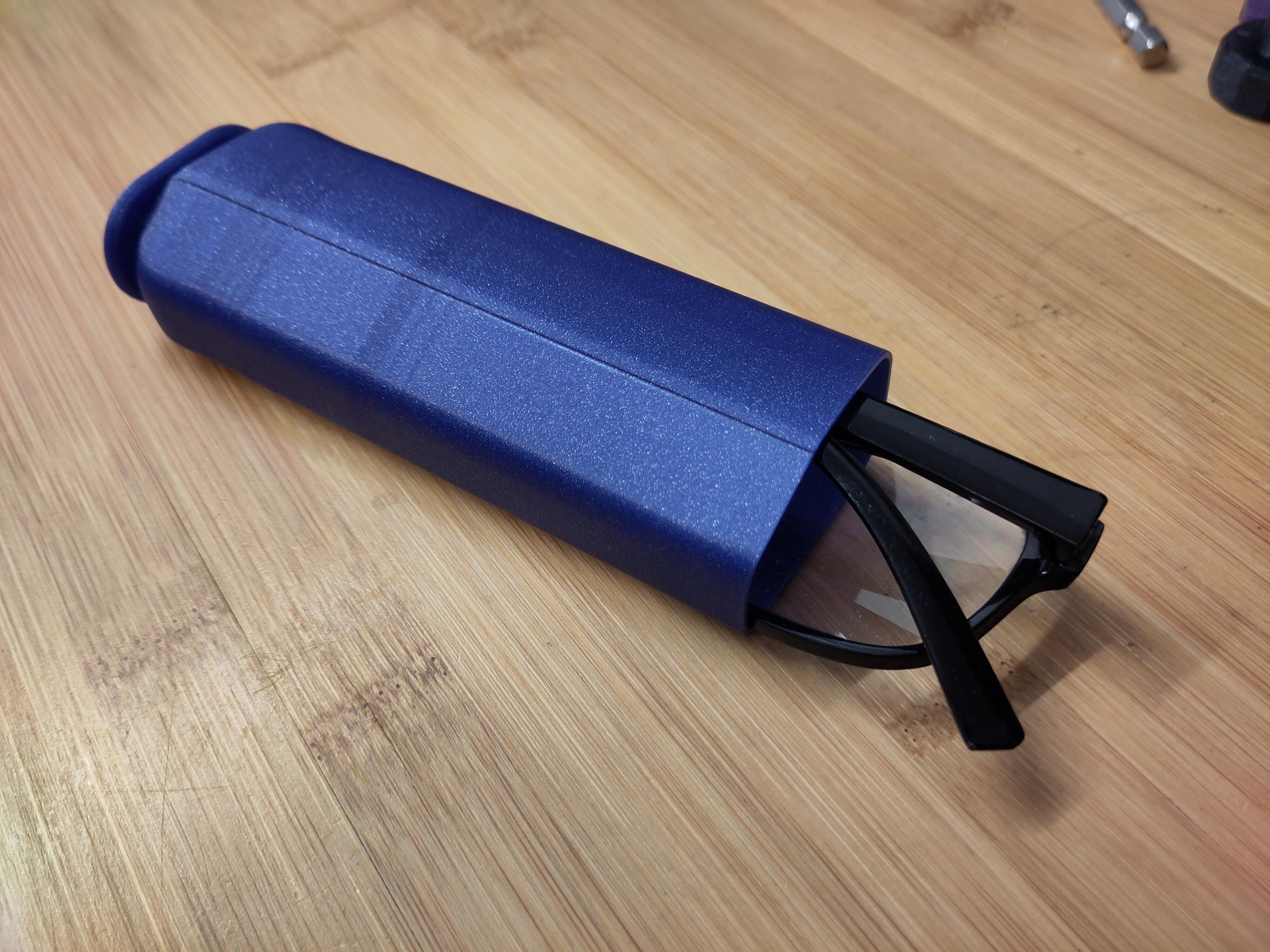 Miniatura 2 do modelo 3D A case for reading glasses