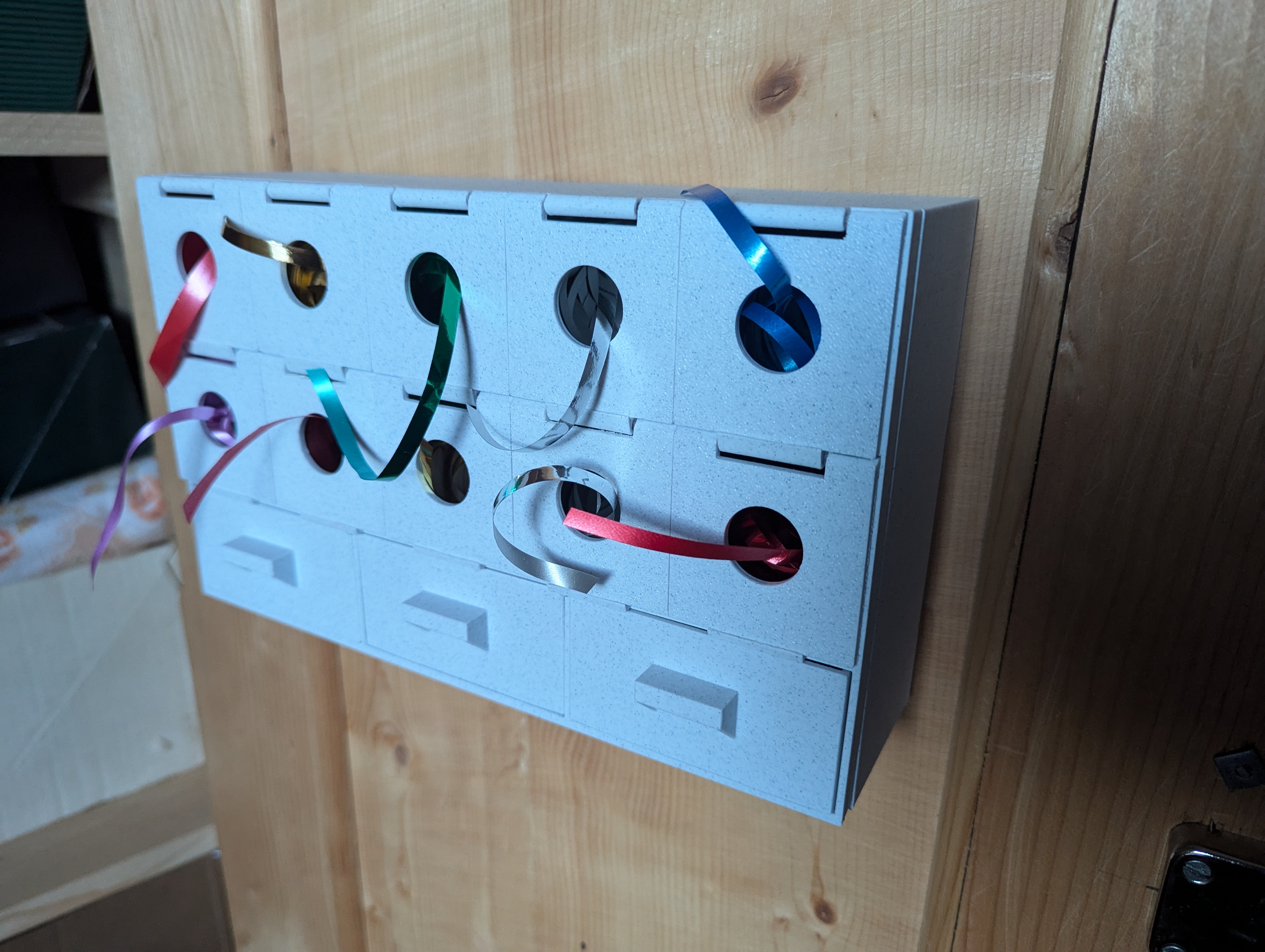Gift ribbon organizer