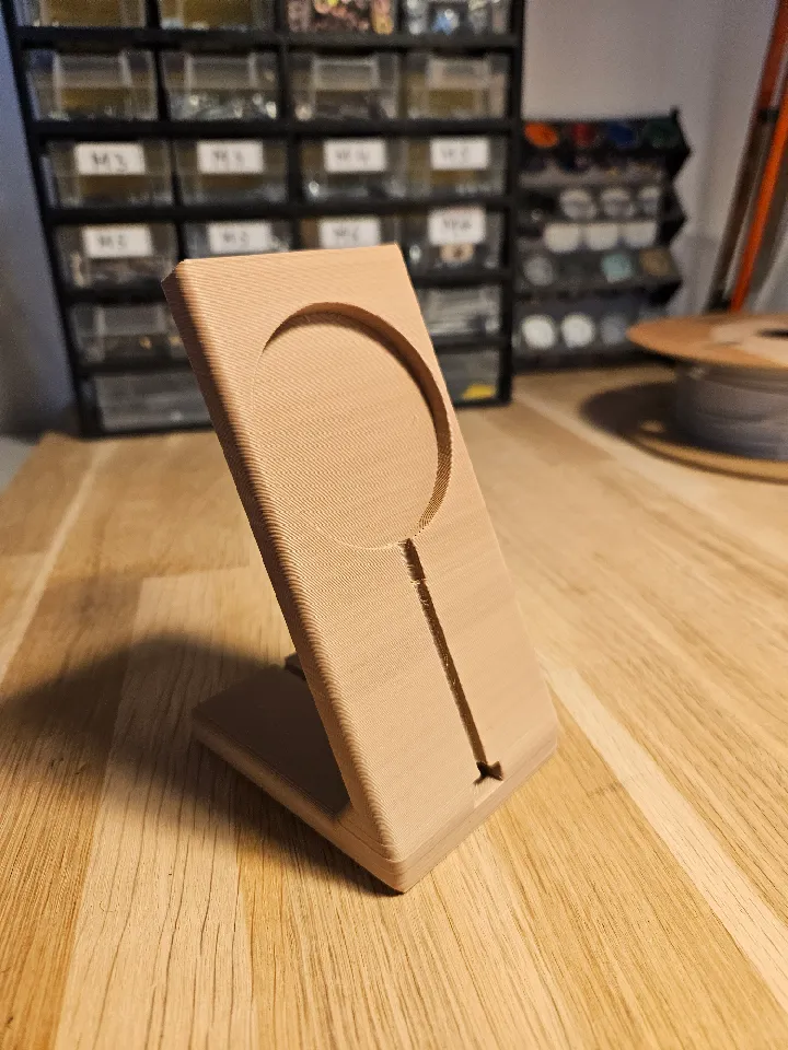 MagSafe Stand by Laurens Claas | Download free STL model | Printables.com