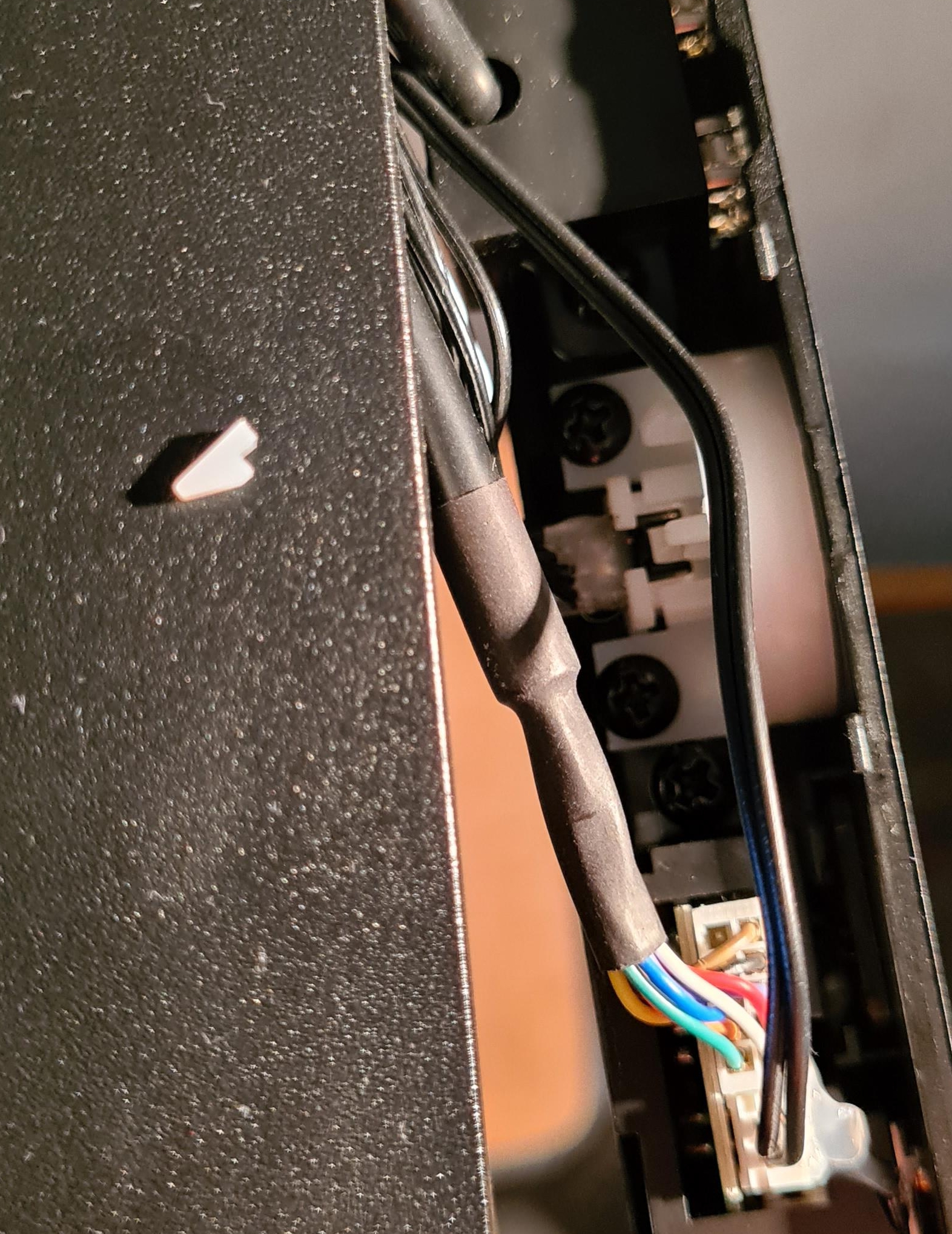 Fractal R6 power button holder