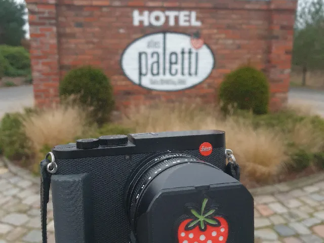 Leica Q (Type 116), Q2, Q3 Clip-On Lens Cap - Karls Erlebnis-Dorf Mod