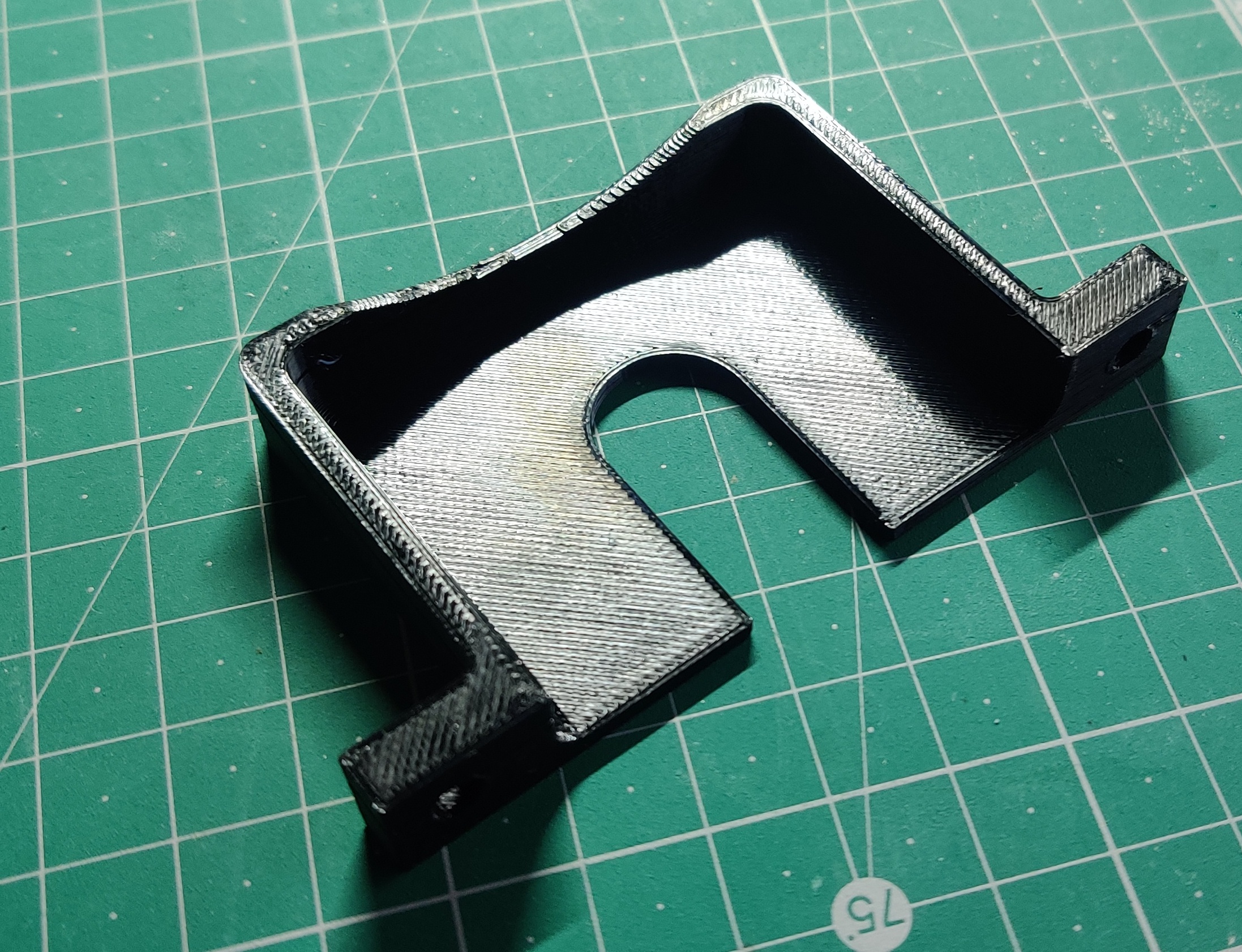 Short power strip bracket