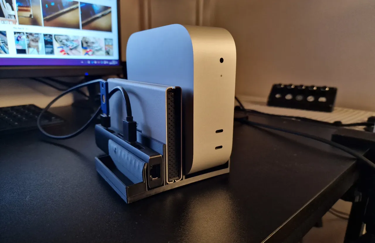 Apple Mac mini M4 vertical holder with HUB+SSD by Sandros