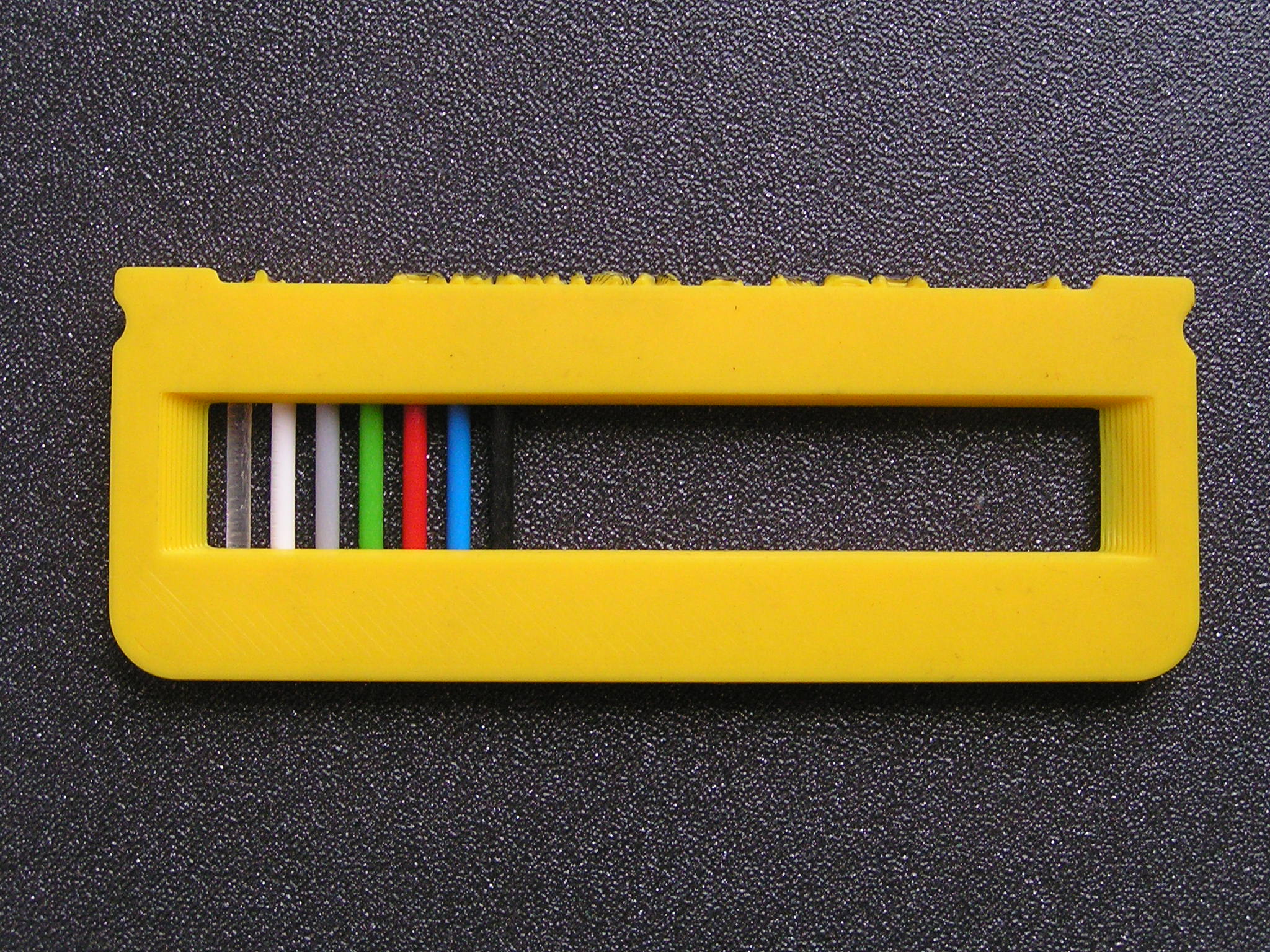 Customizable filament swatch dividers with filament pieces