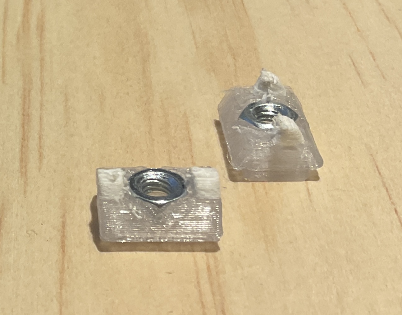 T-Slot nut M4 with TPU spring to fix parts e.g. to a workbench