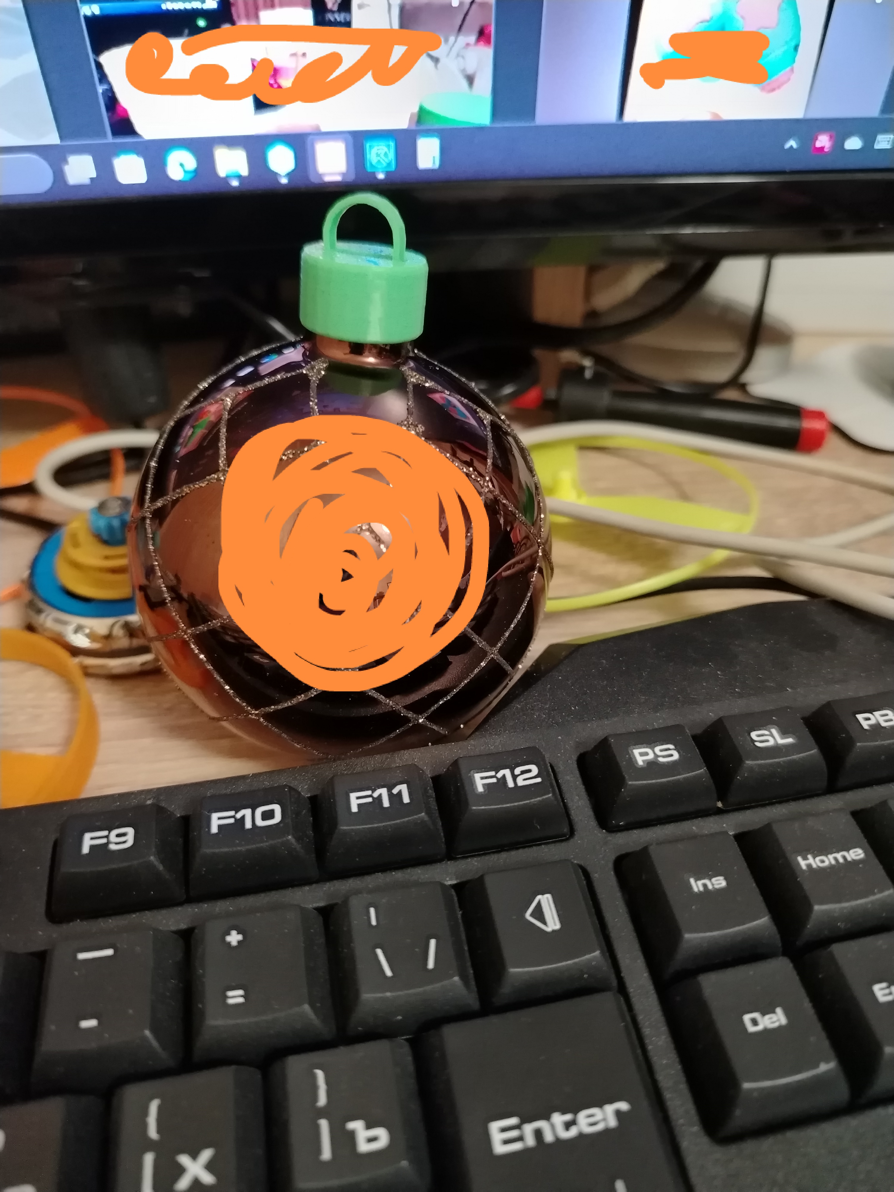 HOLDER FOR CHRISTMAS TREE TOYS