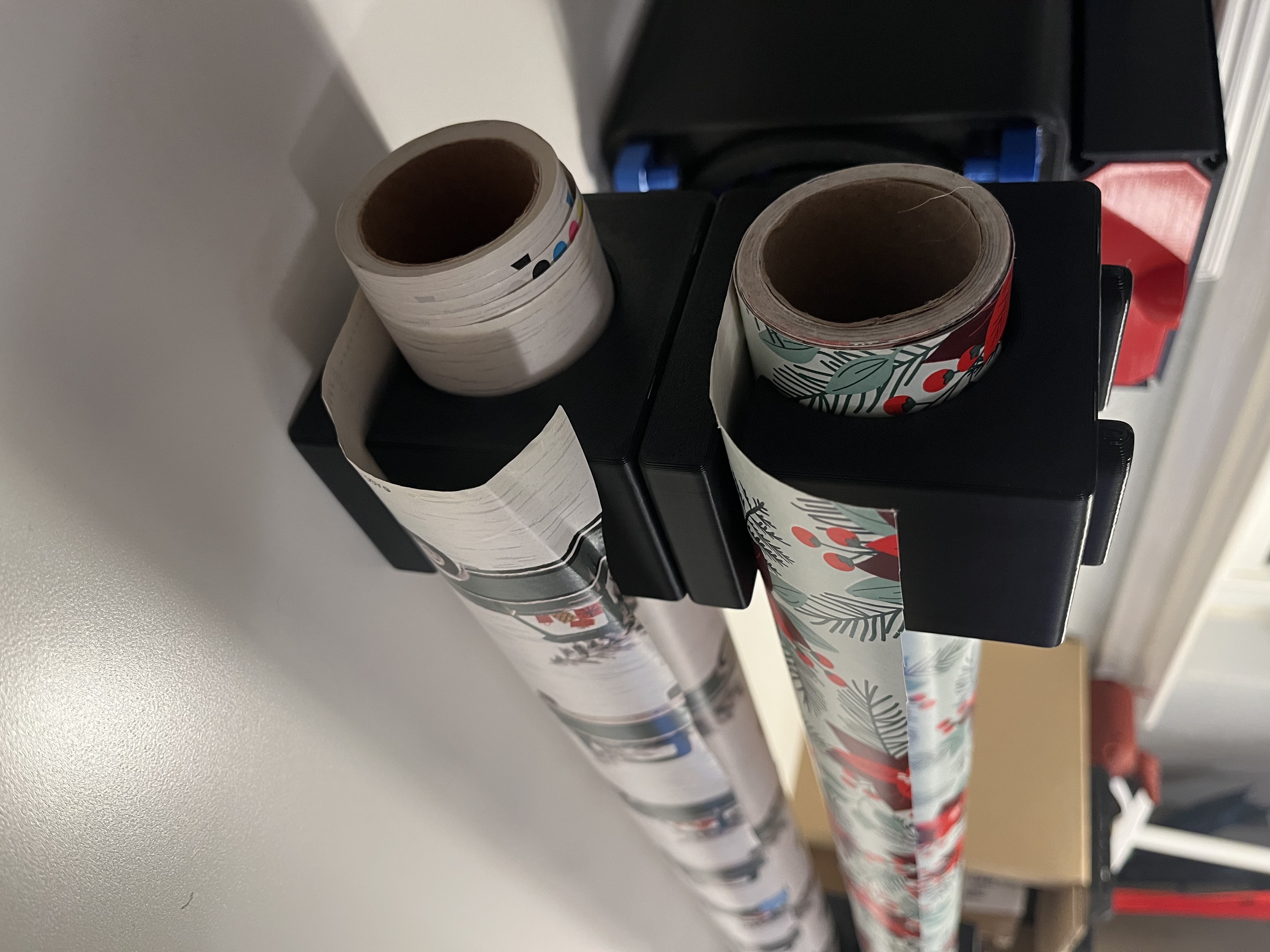Stackable wrapping paper holder/dispenser with wall mount — miniatura 3