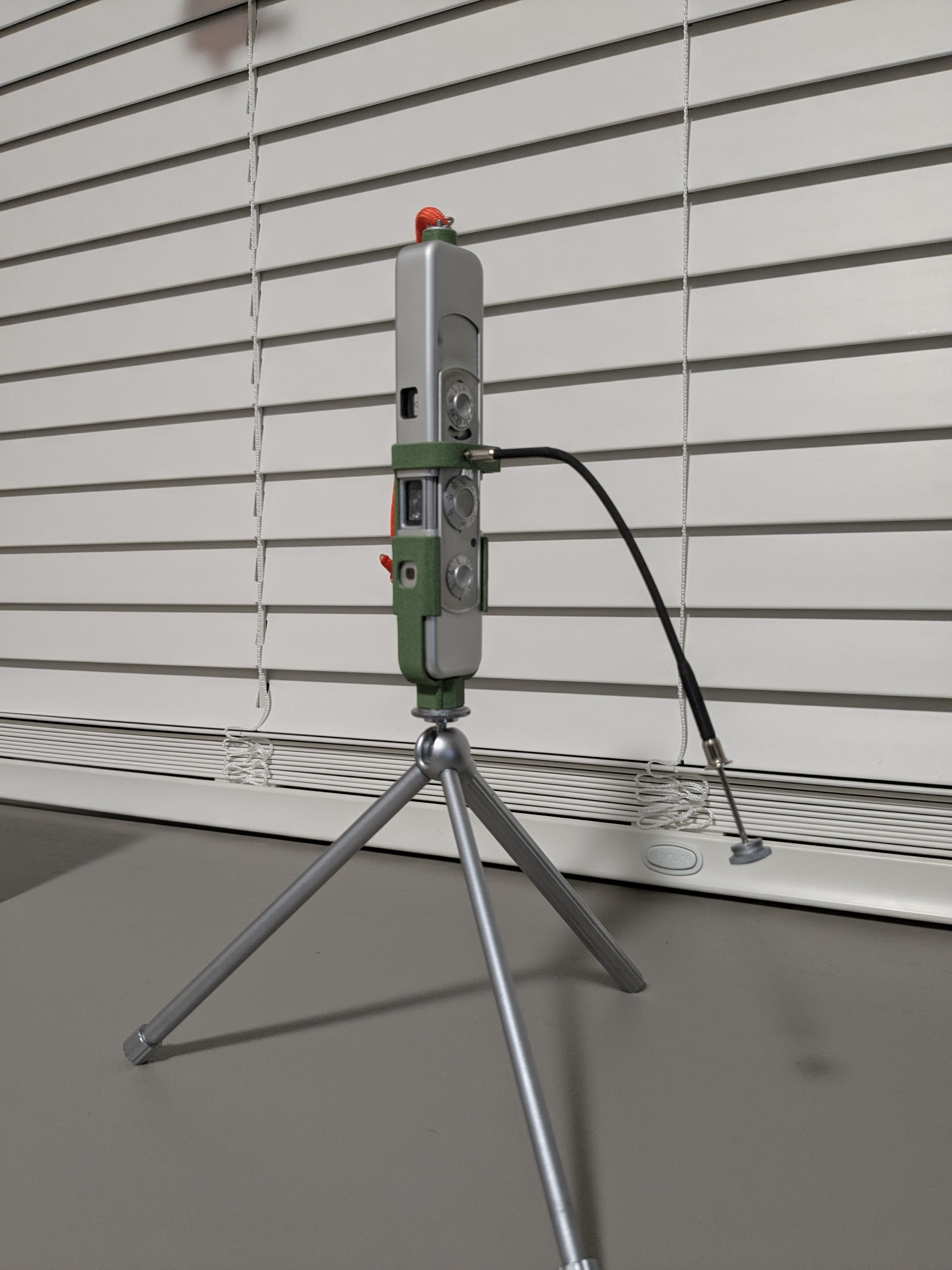 Minox tripod adapter