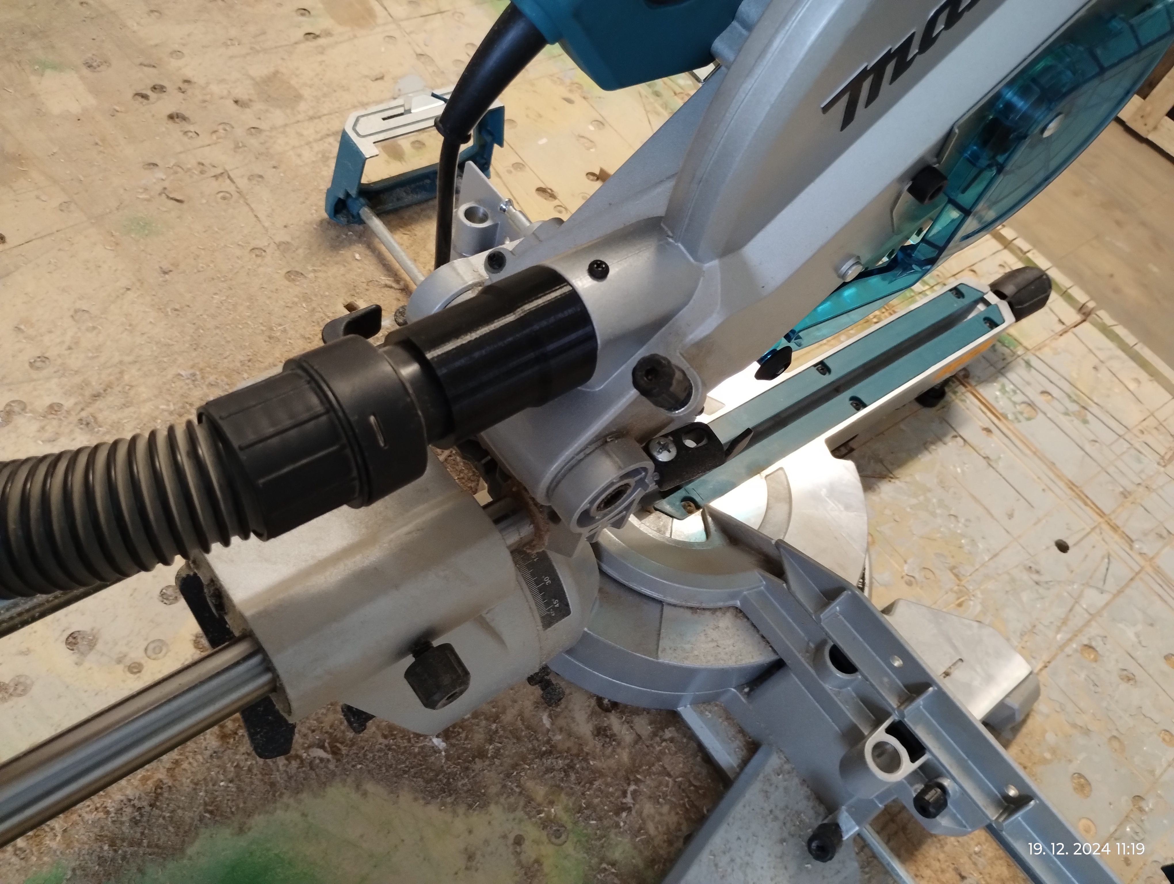 Makita miter saw reduction Parkside vacuum cleaner / Redukce pila Makita -> vysavač Parkside