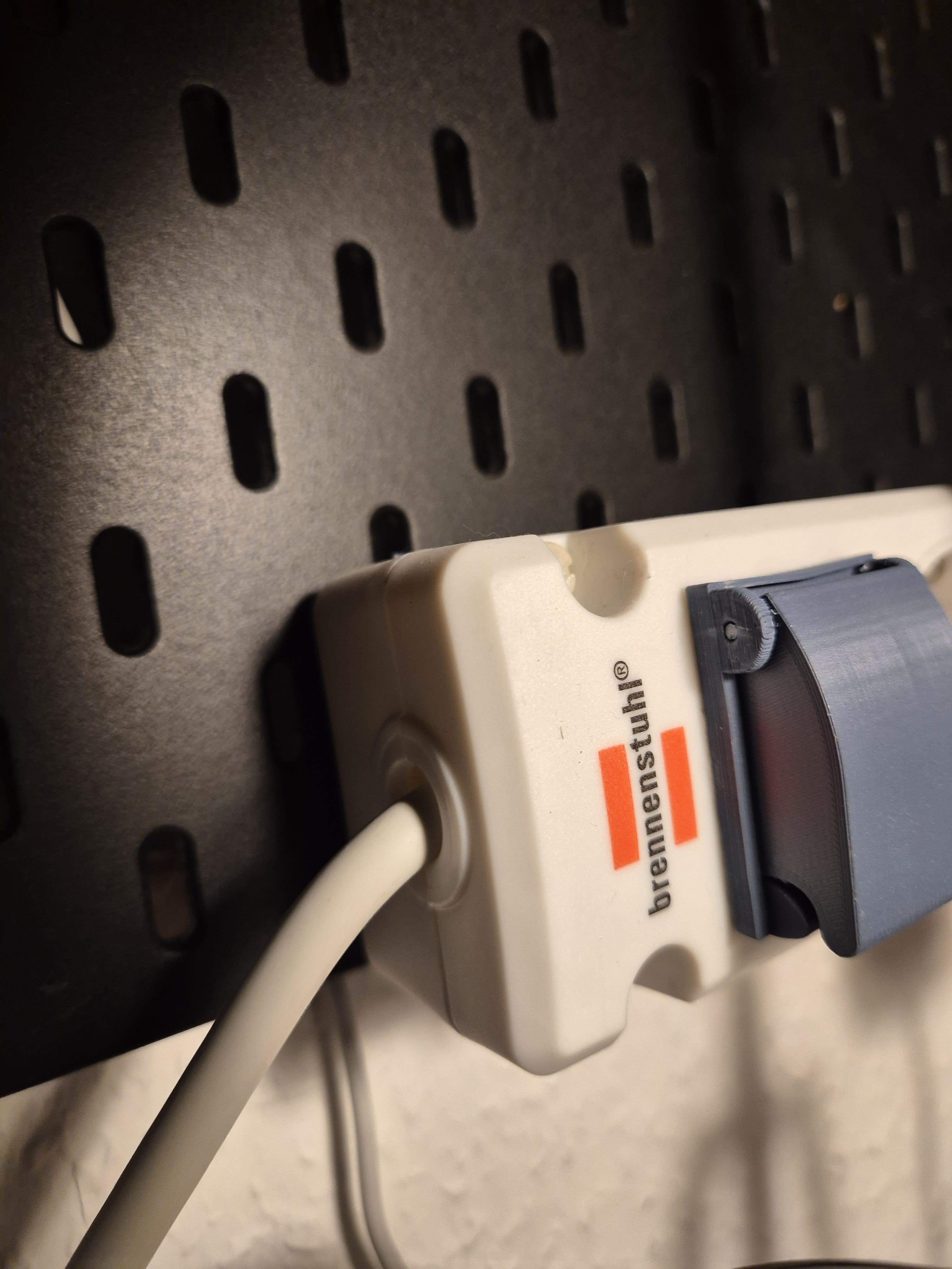 SKADIS Adapter for Brennenstuhl Power Strip