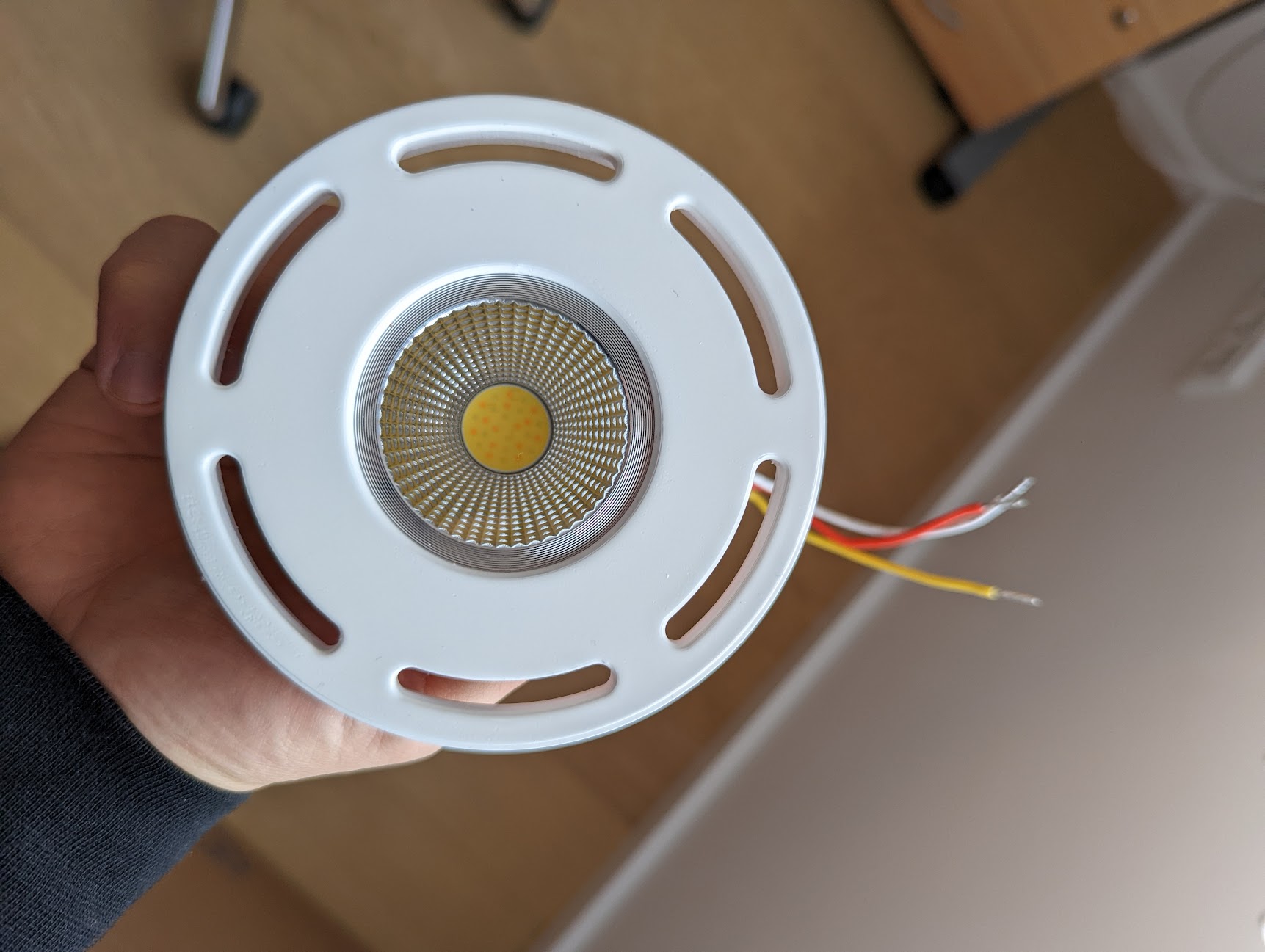 AR111/QR111 adaptor for MR16 lights