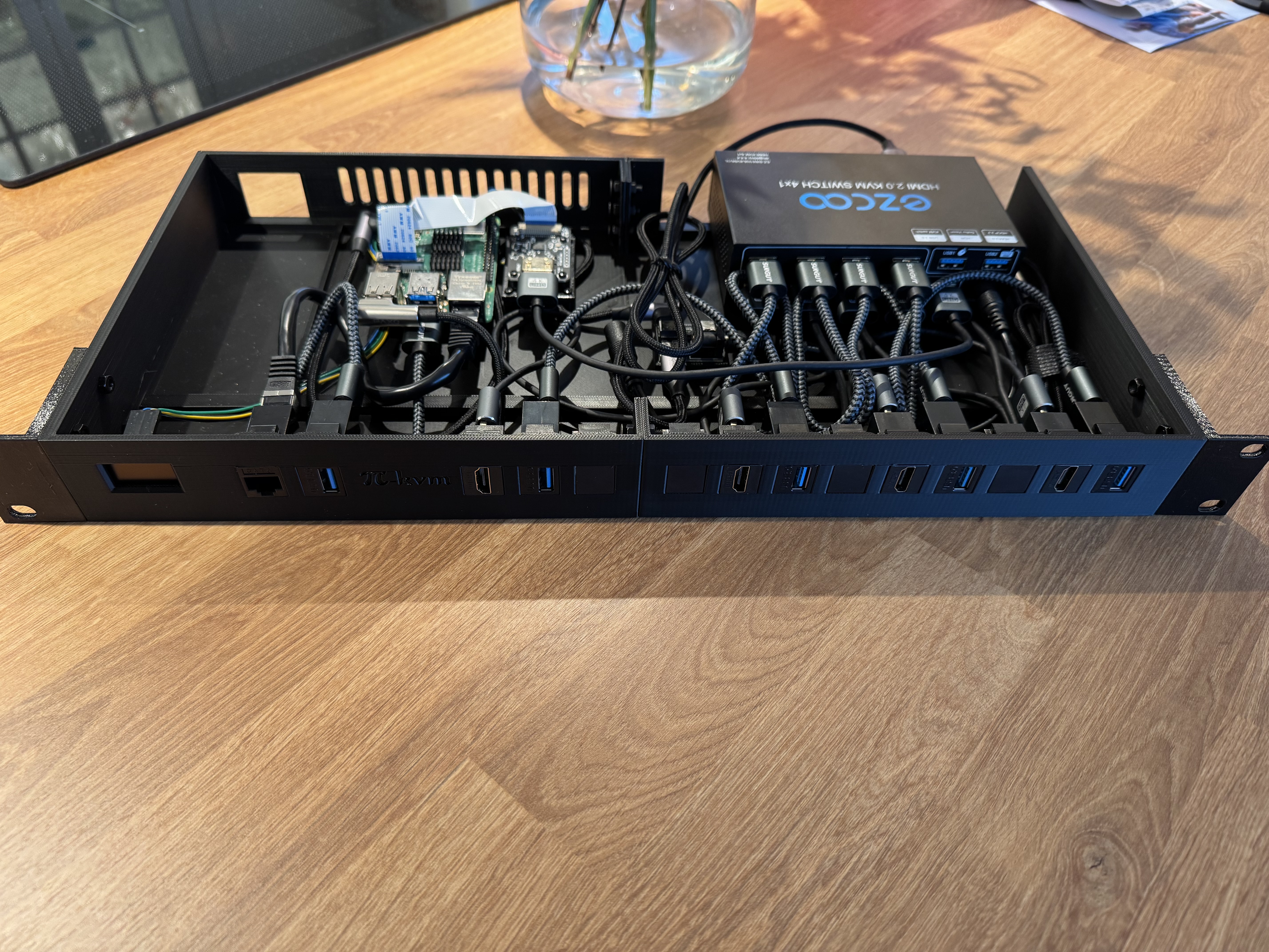 PiKVM Rackmount with ezcoo 4-Port HDMI Switch