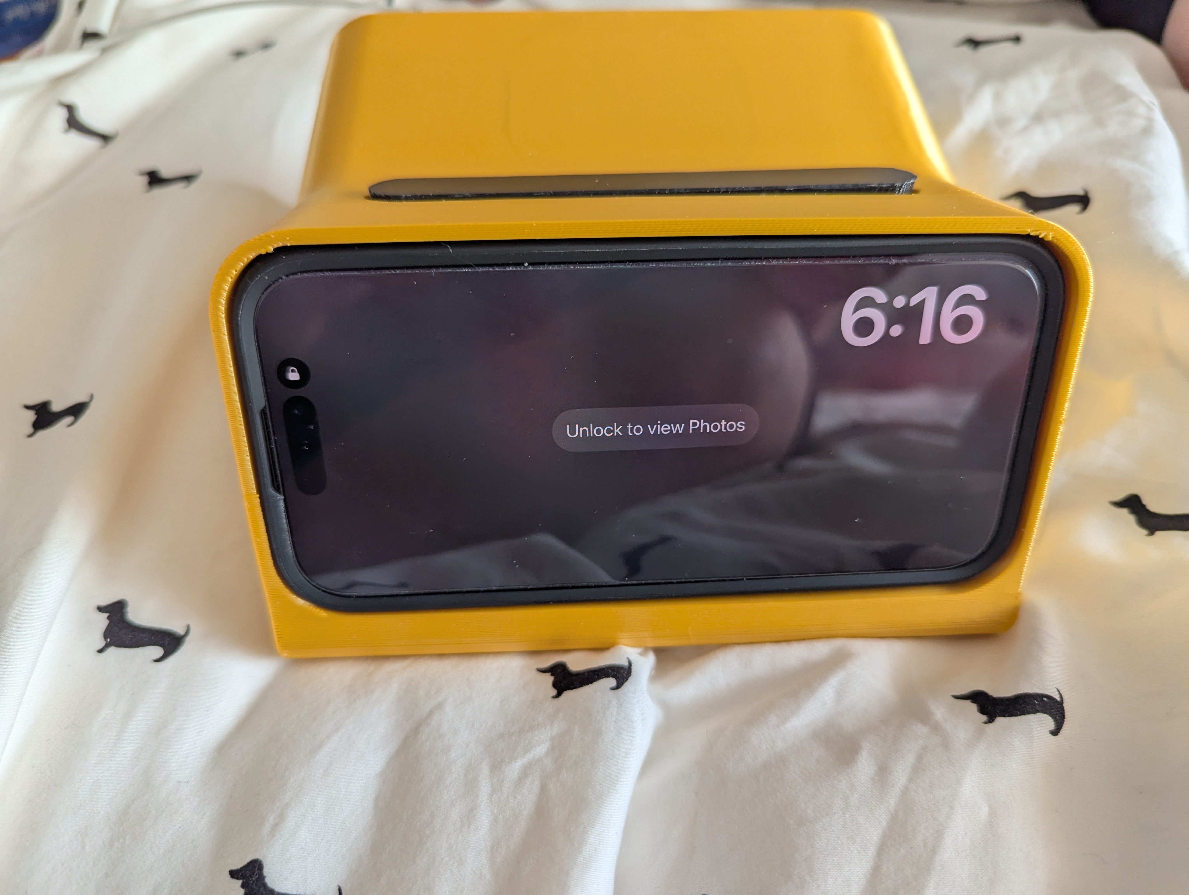 Standby Mode Dock for iPhone 16 Pro Quad Lock Mag Case