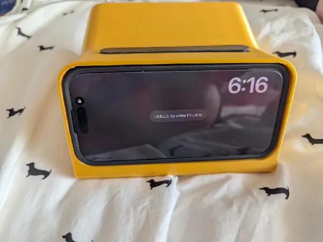 Standby Mode Dock for iPhone 16 Pro Quad Lock Mag Case