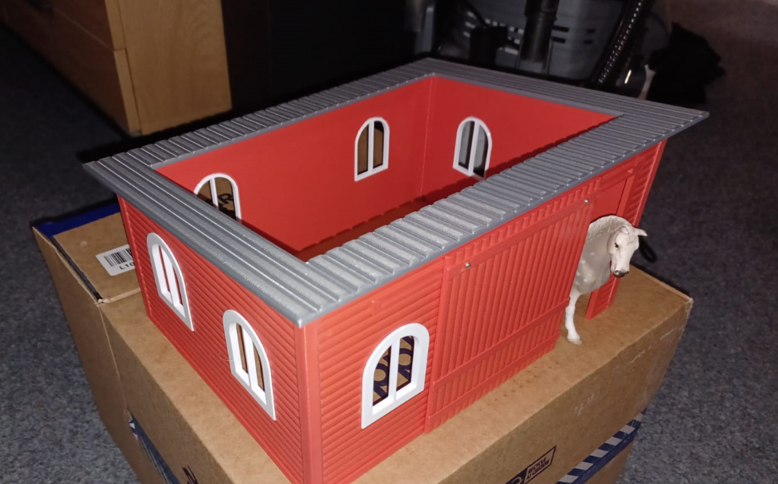 Horse stables 1:20 scale (horse club style) barn with sliding door